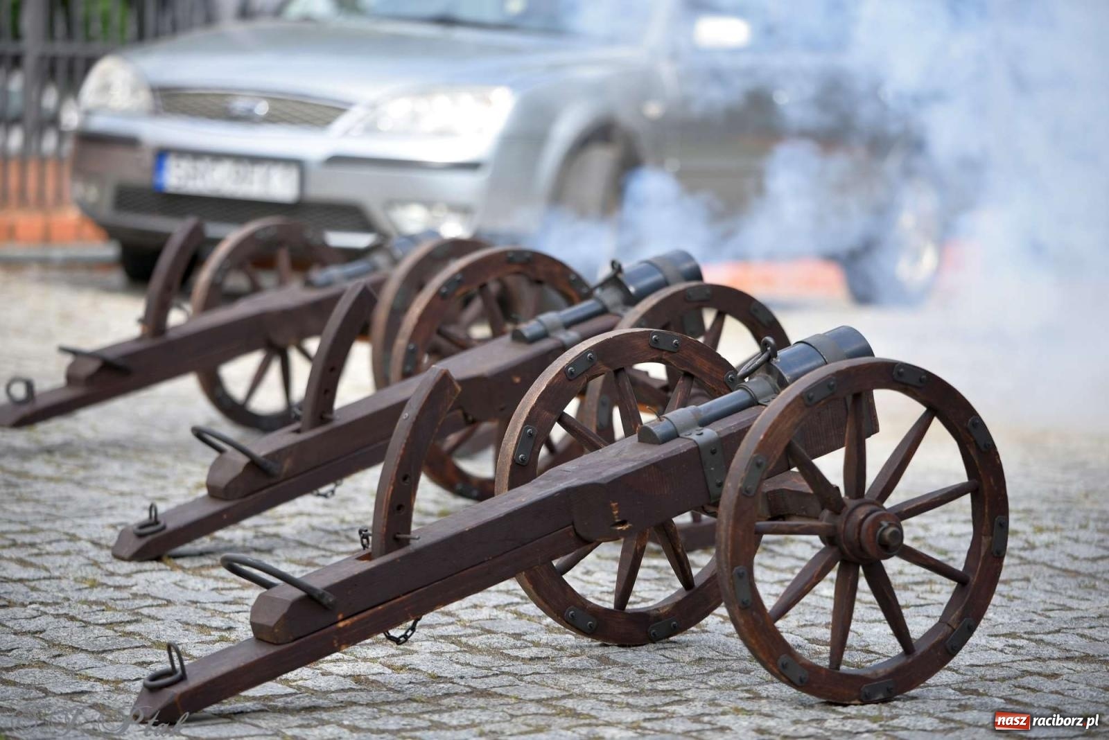 Zdjęcie w galerii na portalu naszraciborz.pl: Międzynarodowe święto folkloru na raciborskim zamku wiadomości z regionu