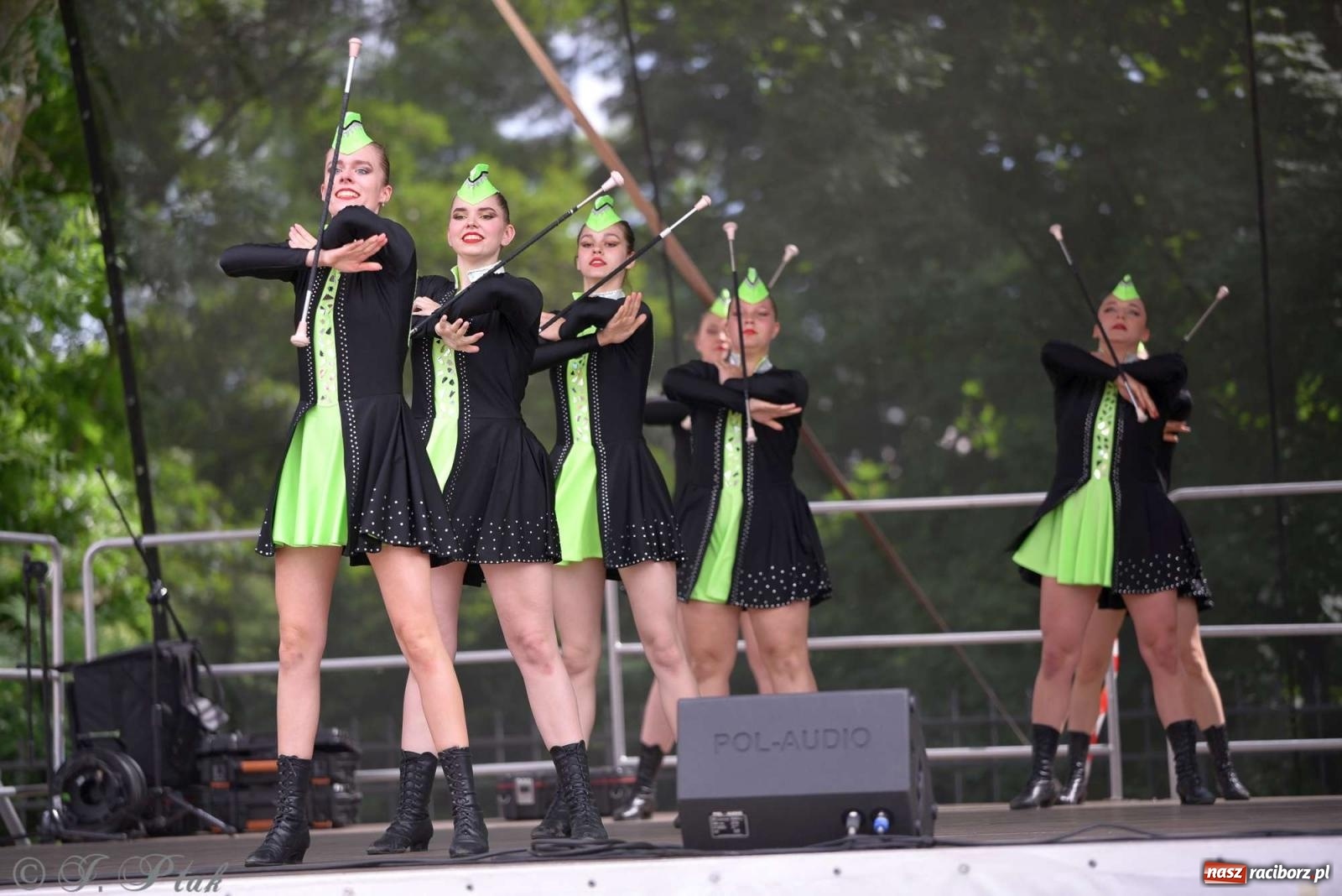 Zdjęcie w galerii na portalu naszraciborz.pl: Międzynarodowe święto folkloru na raciborskim zamku wiadomości z regionu