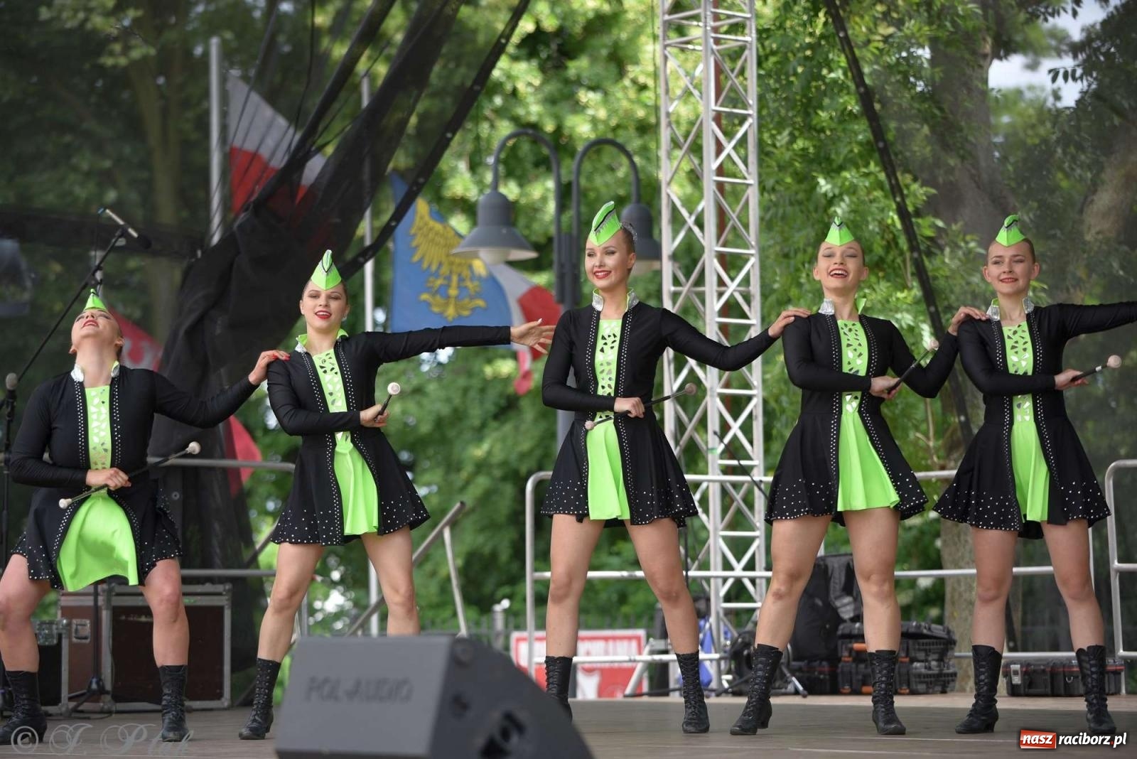 Zdjęcie w galerii na portalu naszraciborz.pl: Międzynarodowe święto folkloru na raciborskim zamku wiadomości z regionu