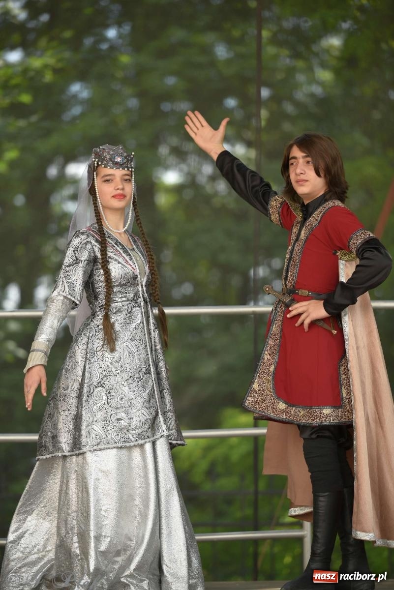 Zdjęcie w galerii na portalu naszraciborz.pl: Międzynarodowe święto folkloru na raciborskim zamku wiadomości z regionu