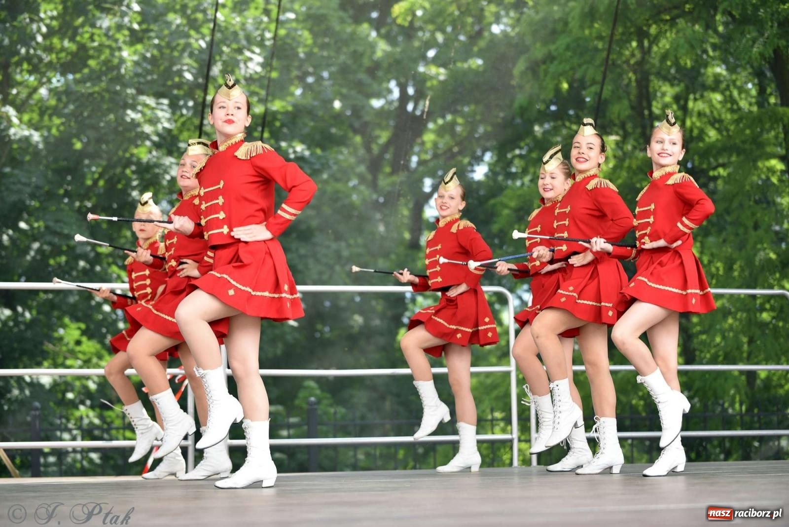 Zdjęcie w galerii na portalu naszraciborz.pl: Międzynarodowe święto folkloru na raciborskim zamku wiadomości z regionu