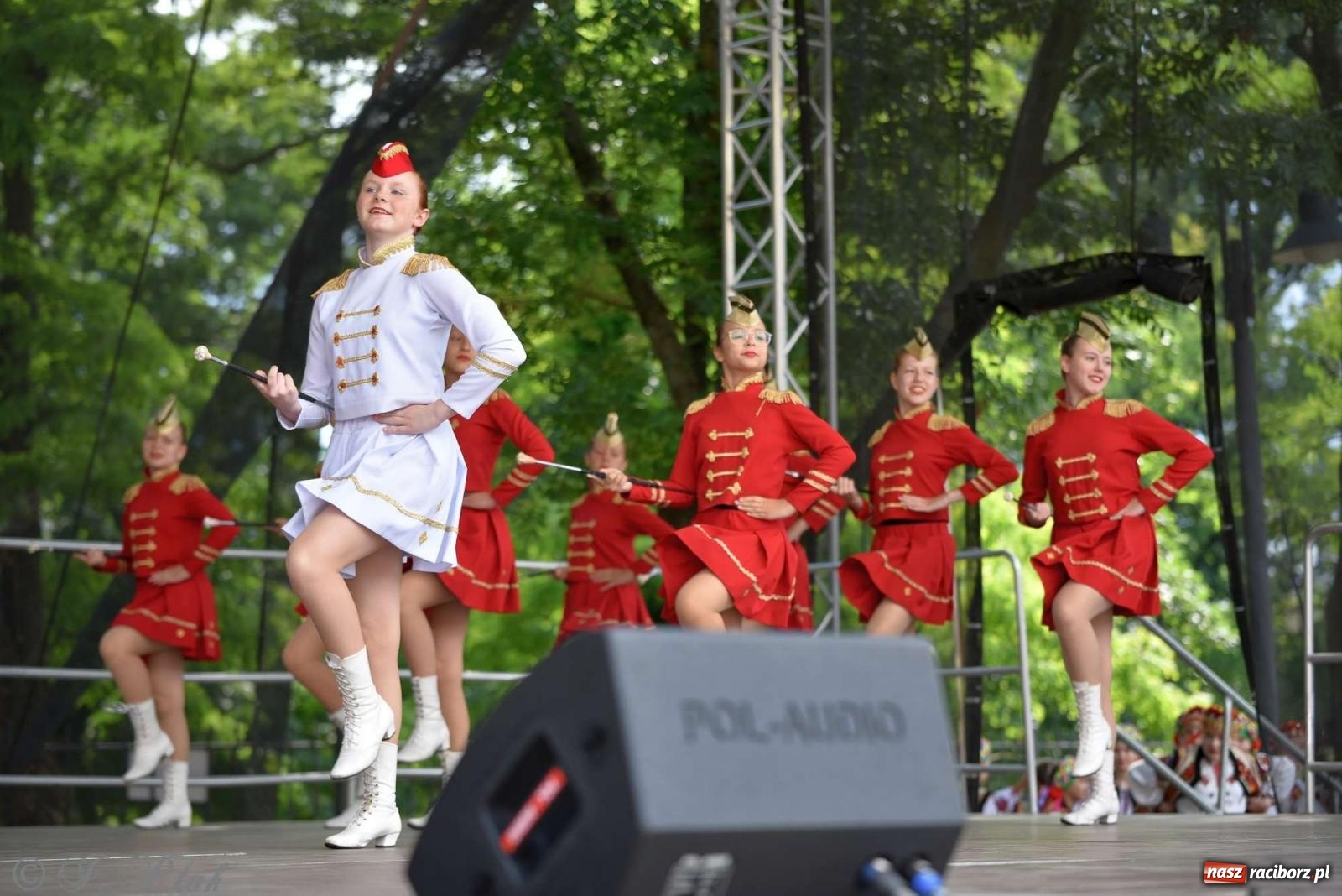 Zdjęcie w galerii na portalu naszraciborz.pl: Międzynarodowe święto folkloru na raciborskim zamku wiadomości z regionu