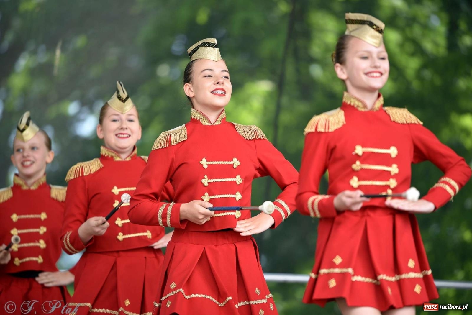 Zdjęcie w galerii na portalu naszraciborz.pl: Międzynarodowe święto folkloru na raciborskim zamku wiadomości z regionu