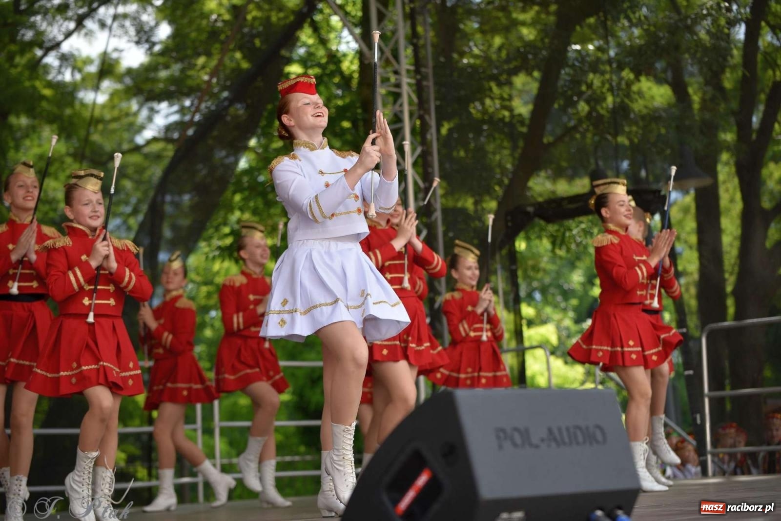 Zdjęcie w galerii na portalu naszraciborz.pl: Międzynarodowe święto folkloru na raciborskim zamku wiadomości z regionu