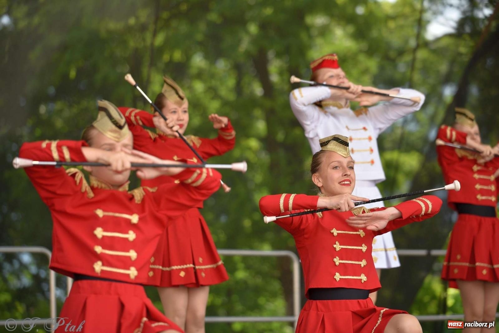 Zdjęcie w galerii na portalu naszraciborz.pl: Międzynarodowe święto folkloru na raciborskim zamku wiadomości z regionu