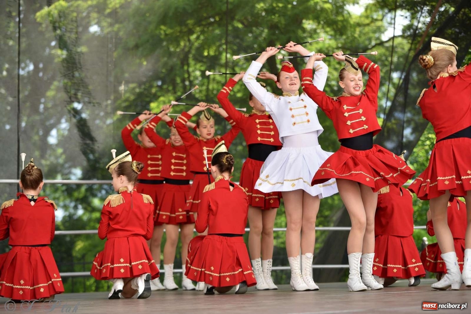 Zdjęcie w galerii na portalu naszraciborz.pl: Międzynarodowe święto folkloru na raciborskim zamku wiadomości z regionu