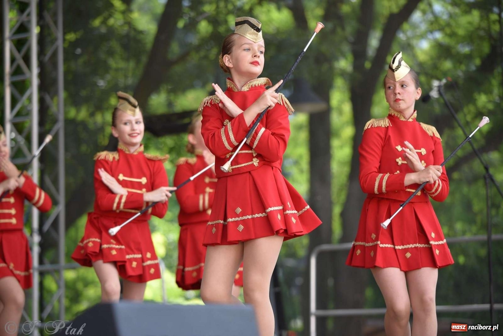 Zdjęcie w galerii na portalu naszraciborz.pl: Międzynarodowe święto folkloru na raciborskim zamku wiadomości z regionu