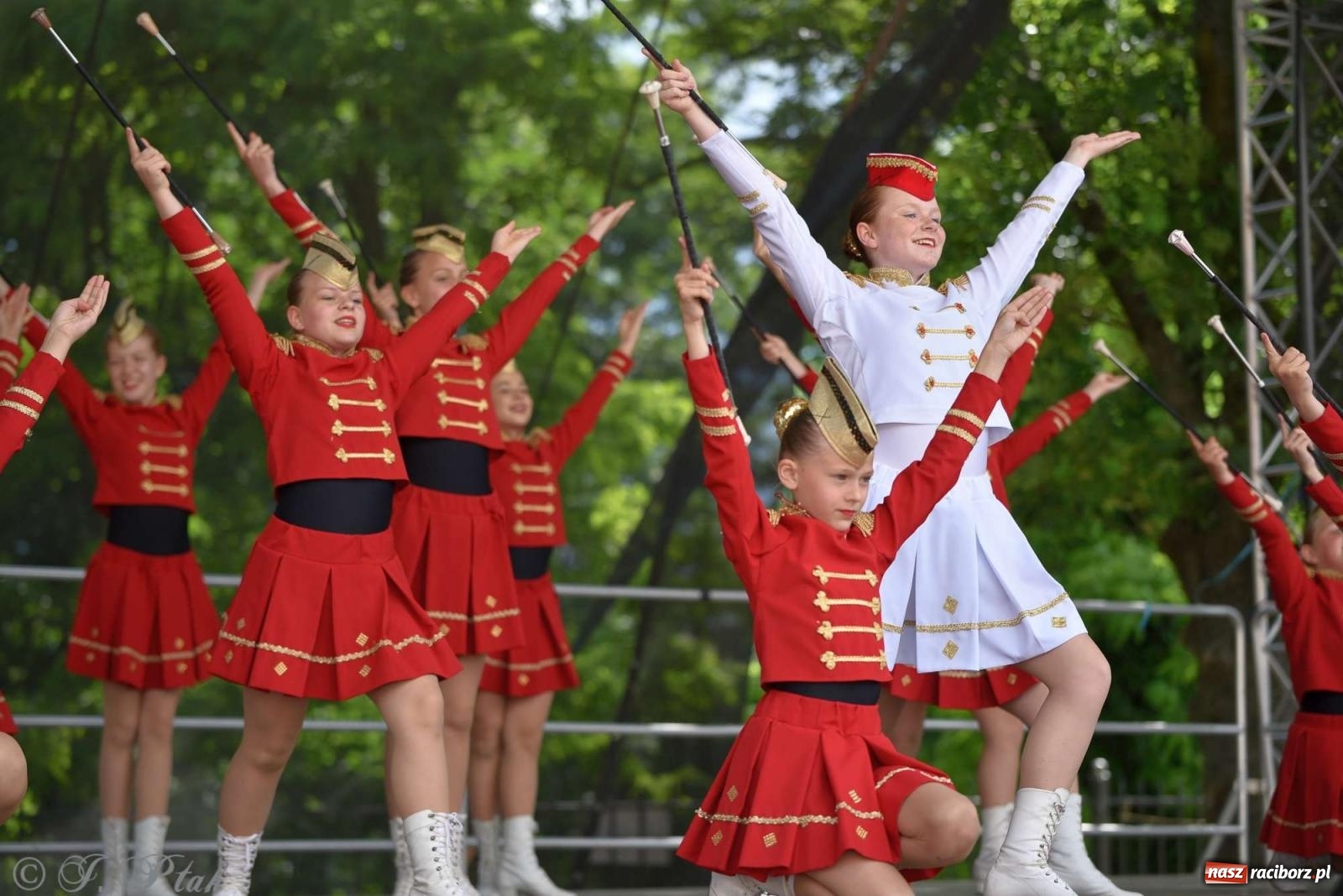 Zdjęcie w galerii na portalu naszraciborz.pl: Międzynarodowe święto folkloru na raciborskim zamku wiadomości z regionu