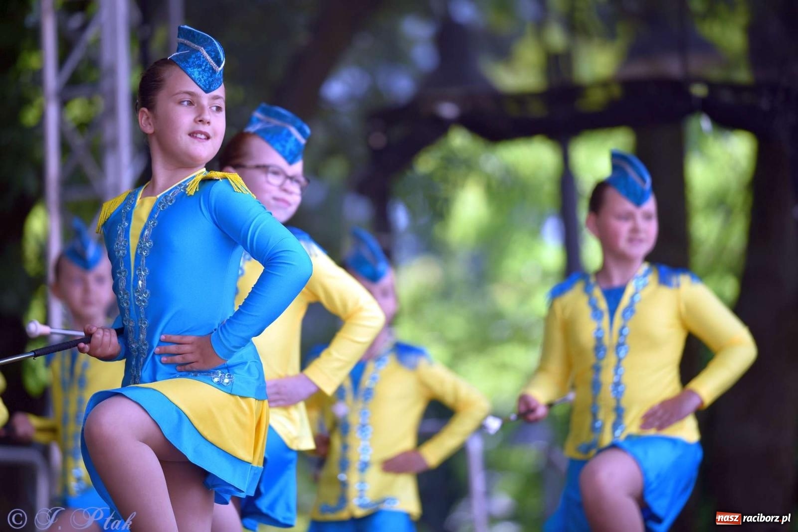 Zdjęcie w galerii na portalu naszraciborz.pl: Międzynarodowe święto folkloru na raciborskim zamku wiadomości z regionu