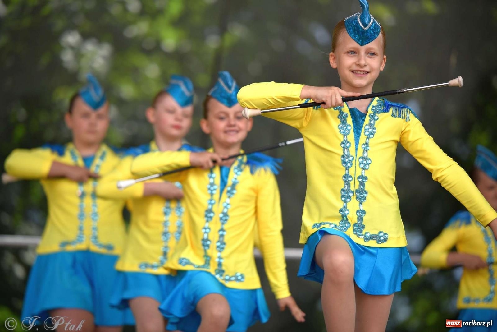 Zdjęcie w galerii na portalu naszraciborz.pl: Międzynarodowe święto folkloru na raciborskim zamku wiadomości z regionu