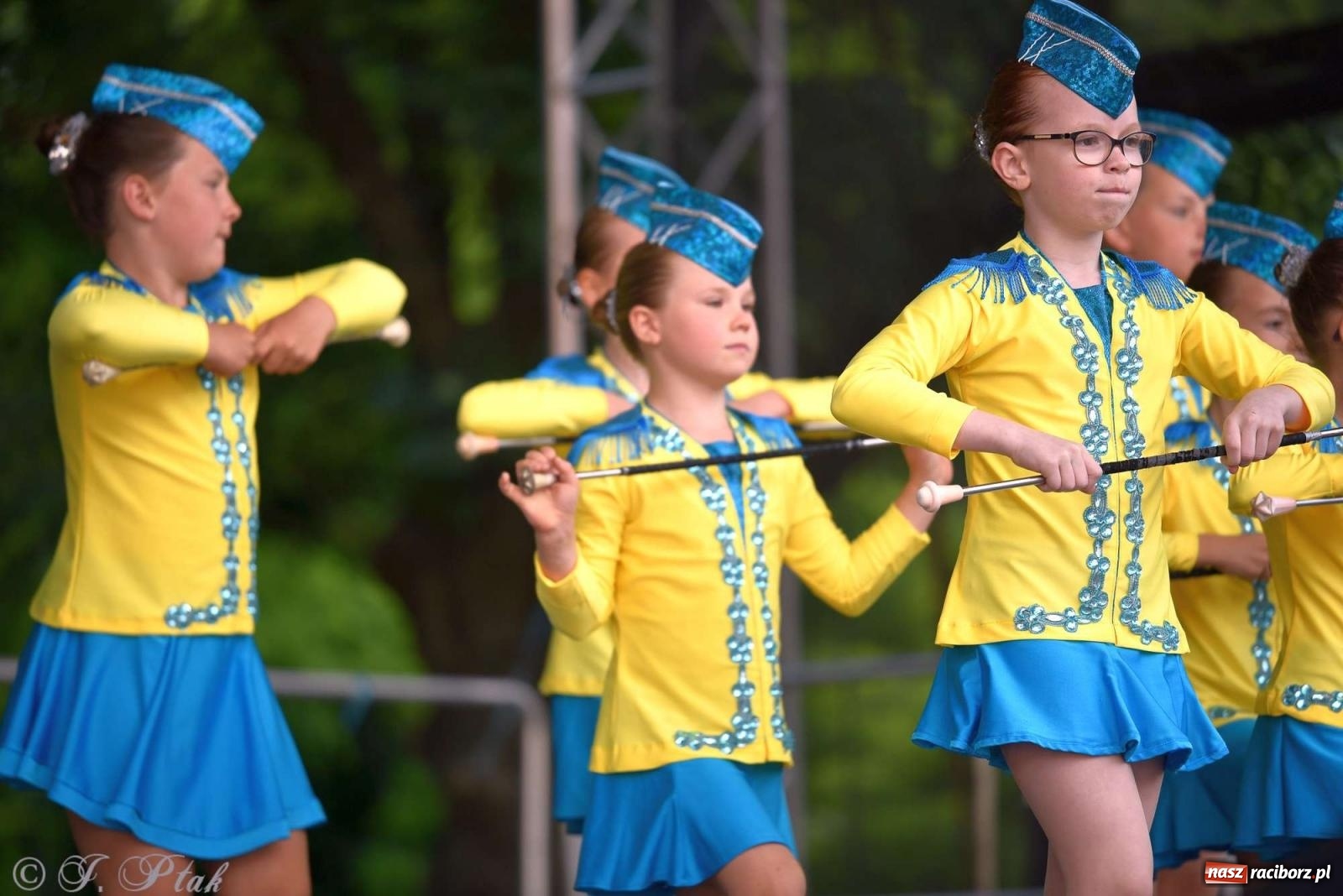 Zdjęcie w galerii na portalu naszraciborz.pl: Międzynarodowe święto folkloru na raciborskim zamku wiadomości z regionu