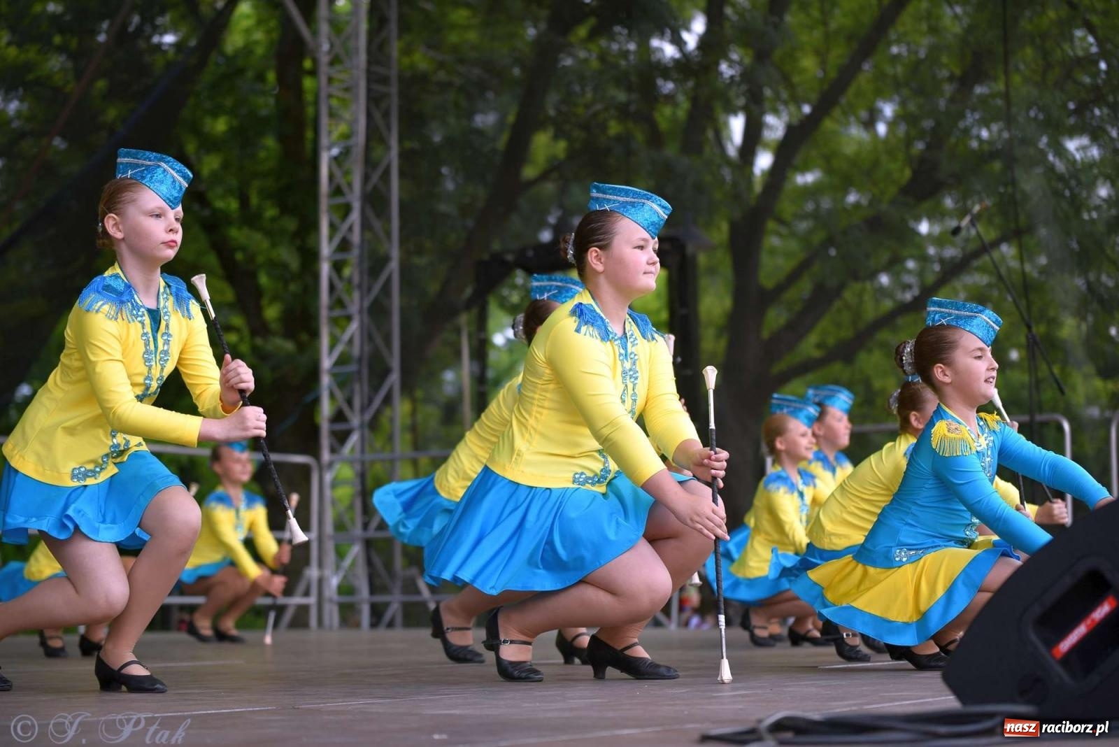 Zdjęcie w galerii na portalu naszraciborz.pl: Międzynarodowe święto folkloru na raciborskim zamku wiadomości z regionu