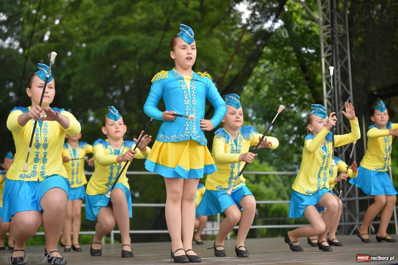 Zdjęcie w galerii na portalu naszraciborz.pl: Międzynarodowe święto folkloru na raciborskim zamku wiadomości z regionu