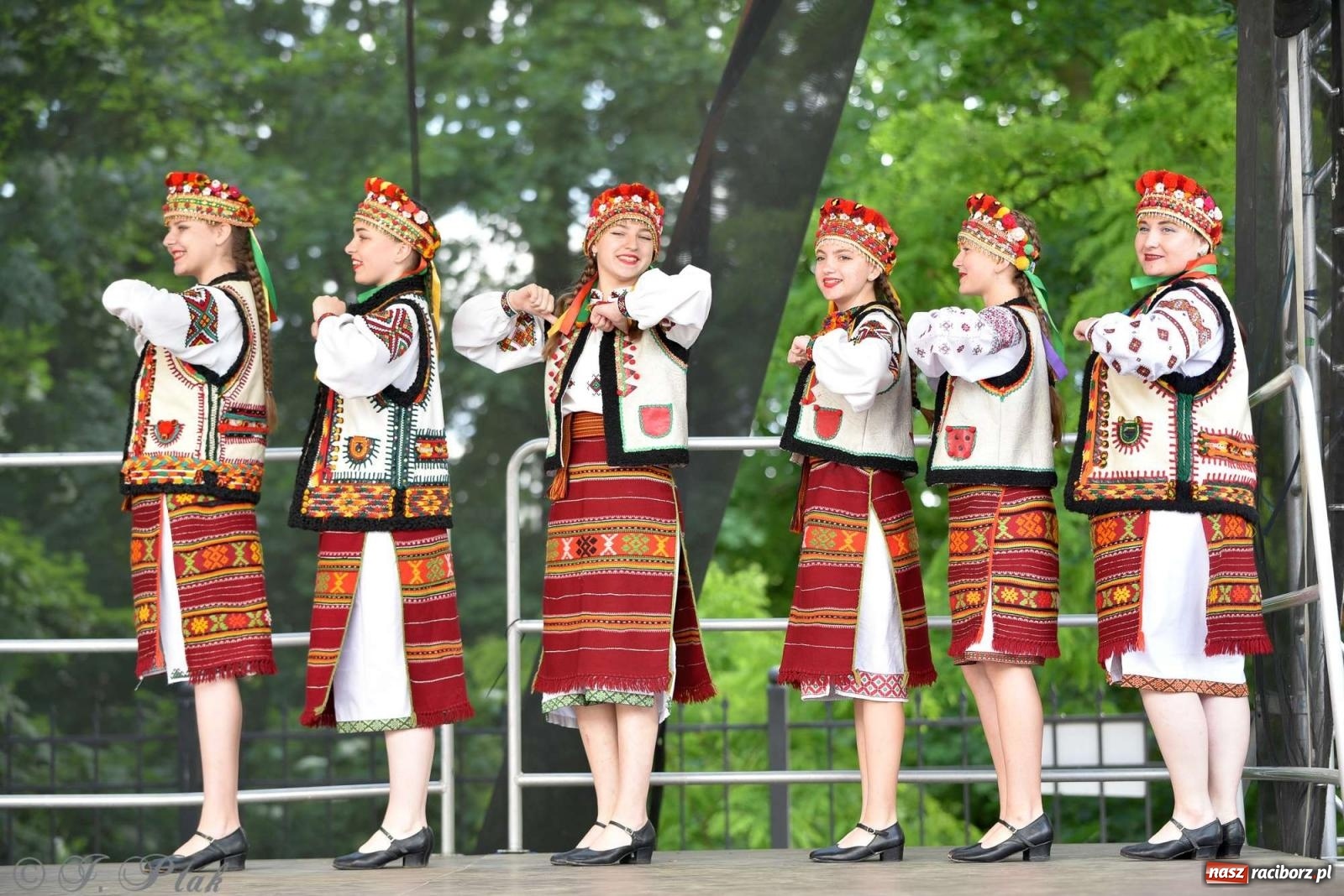 Zdjęcie w galerii na portalu naszraciborz.pl: Międzynarodowe święto folkloru na raciborskim zamku wiadomości z regionu