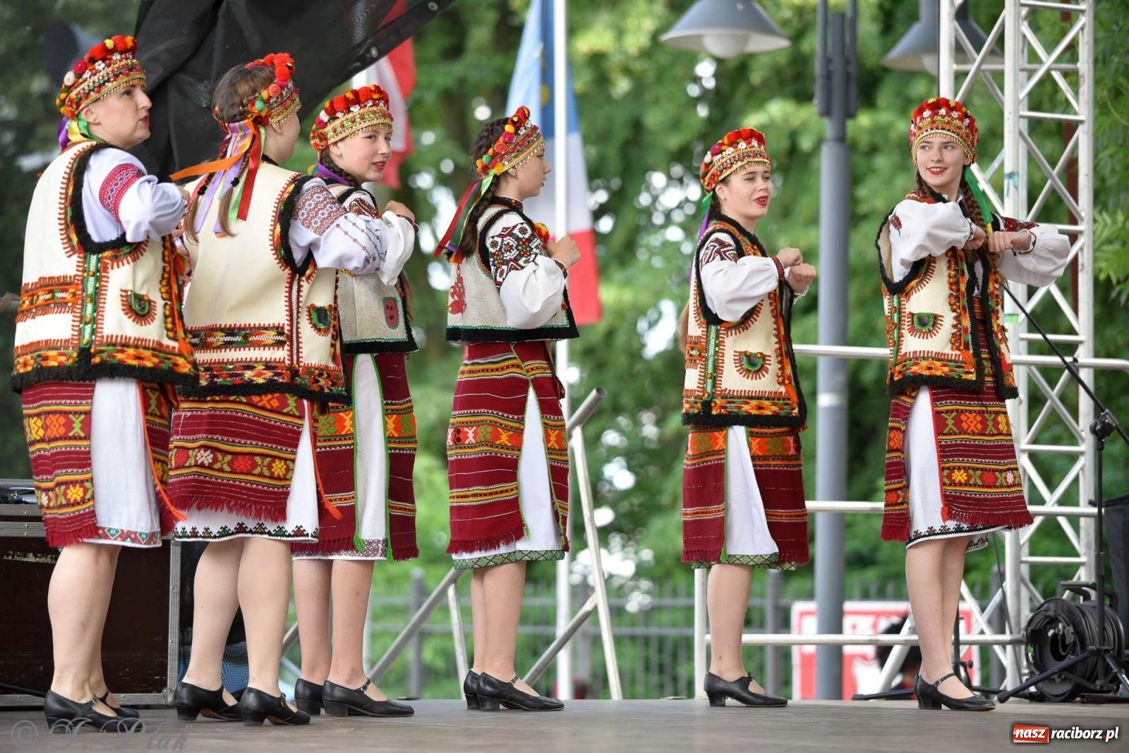 Zdjęcie w galerii na portalu naszraciborz.pl: Międzynarodowe święto folkloru na raciborskim zamku wiadomości z regionu