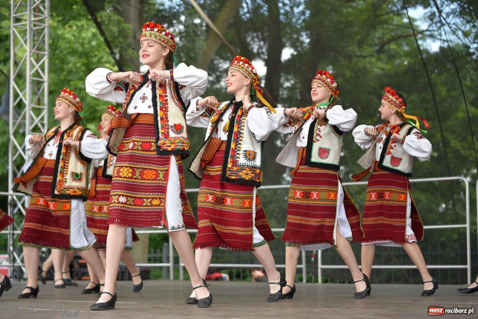 Zdjęcie w galerii na portalu naszraciborz.pl: Międzynarodowe święto folkloru na raciborskim zamku wiadomości z regionu