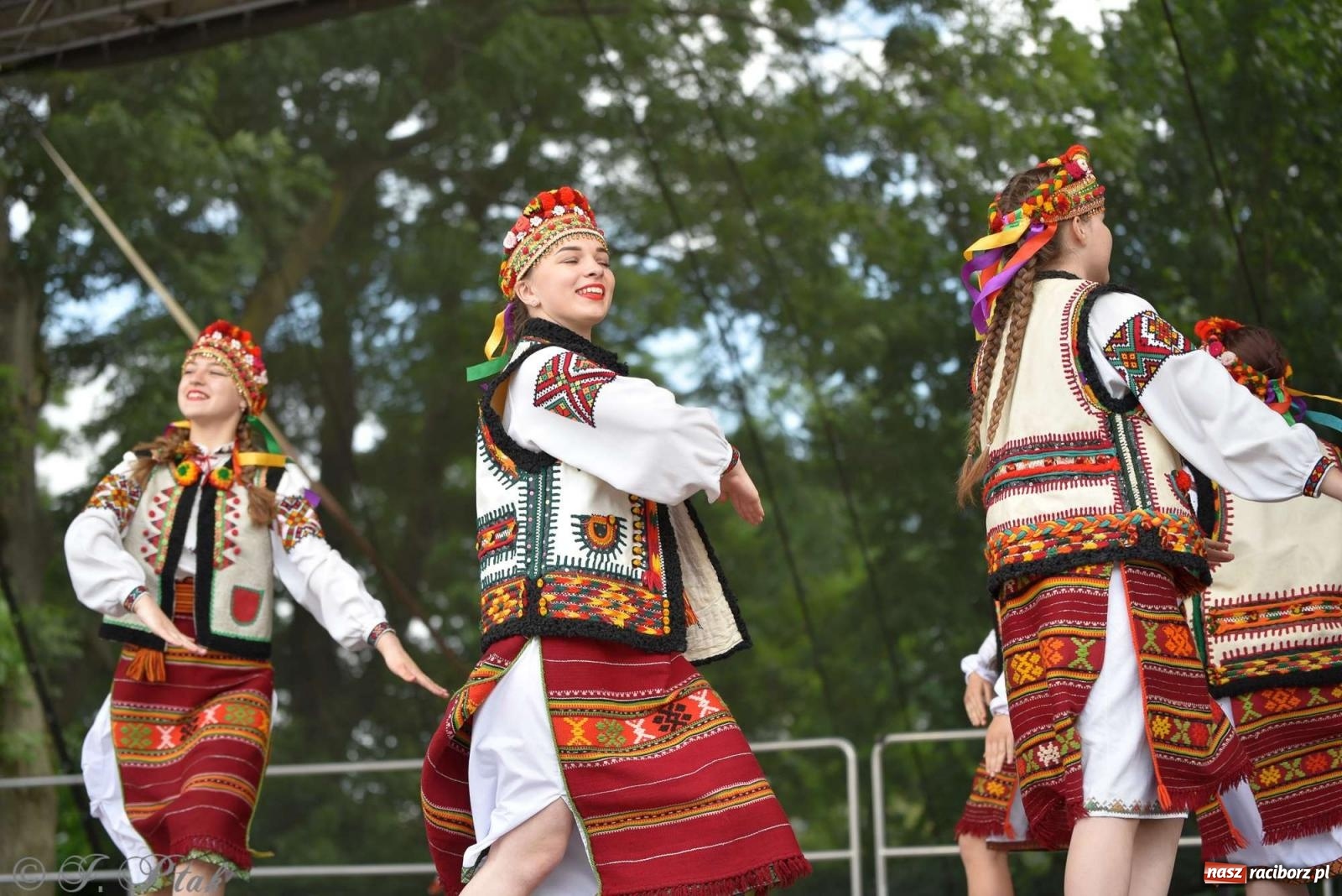 Zdjęcie w galerii na portalu naszraciborz.pl: Międzynarodowe święto folkloru na raciborskim zamku wiadomości z regionu
