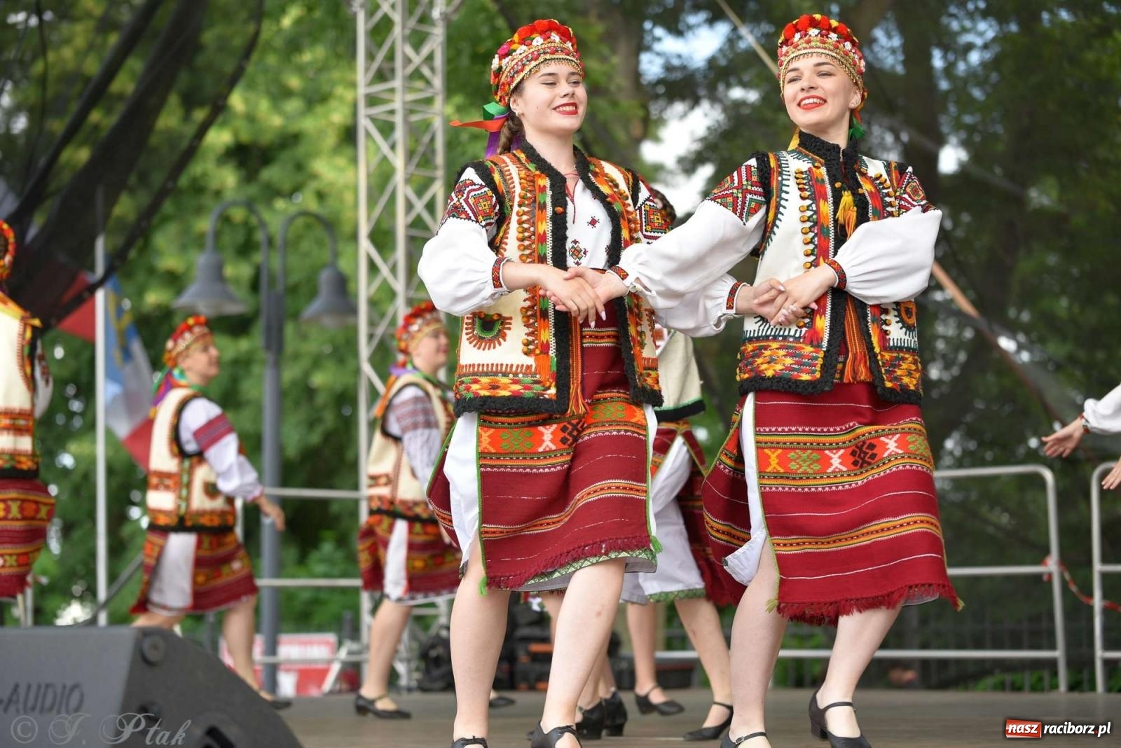 Zdjęcie w galerii na portalu naszraciborz.pl: Międzynarodowe święto folkloru na raciborskim zamku wiadomości z regionu