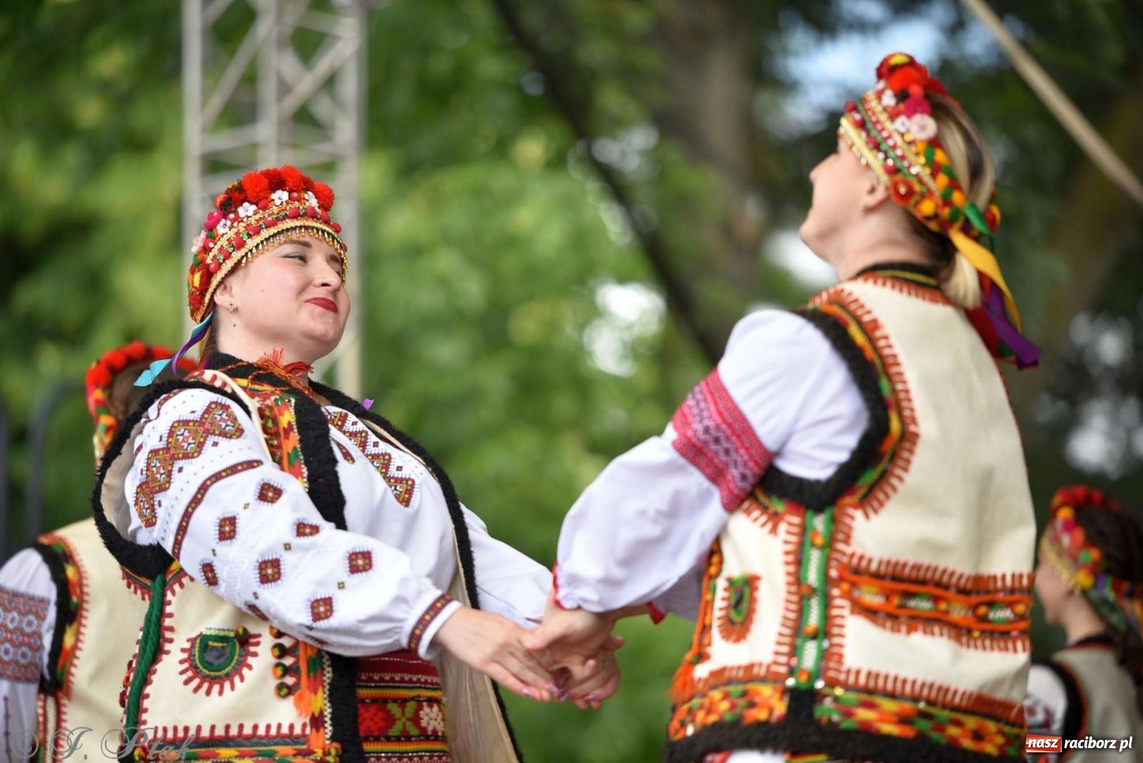 Zdjęcie w galerii na portalu naszraciborz.pl: Międzynarodowe święto folkloru na raciborskim zamku wiadomości z regionu