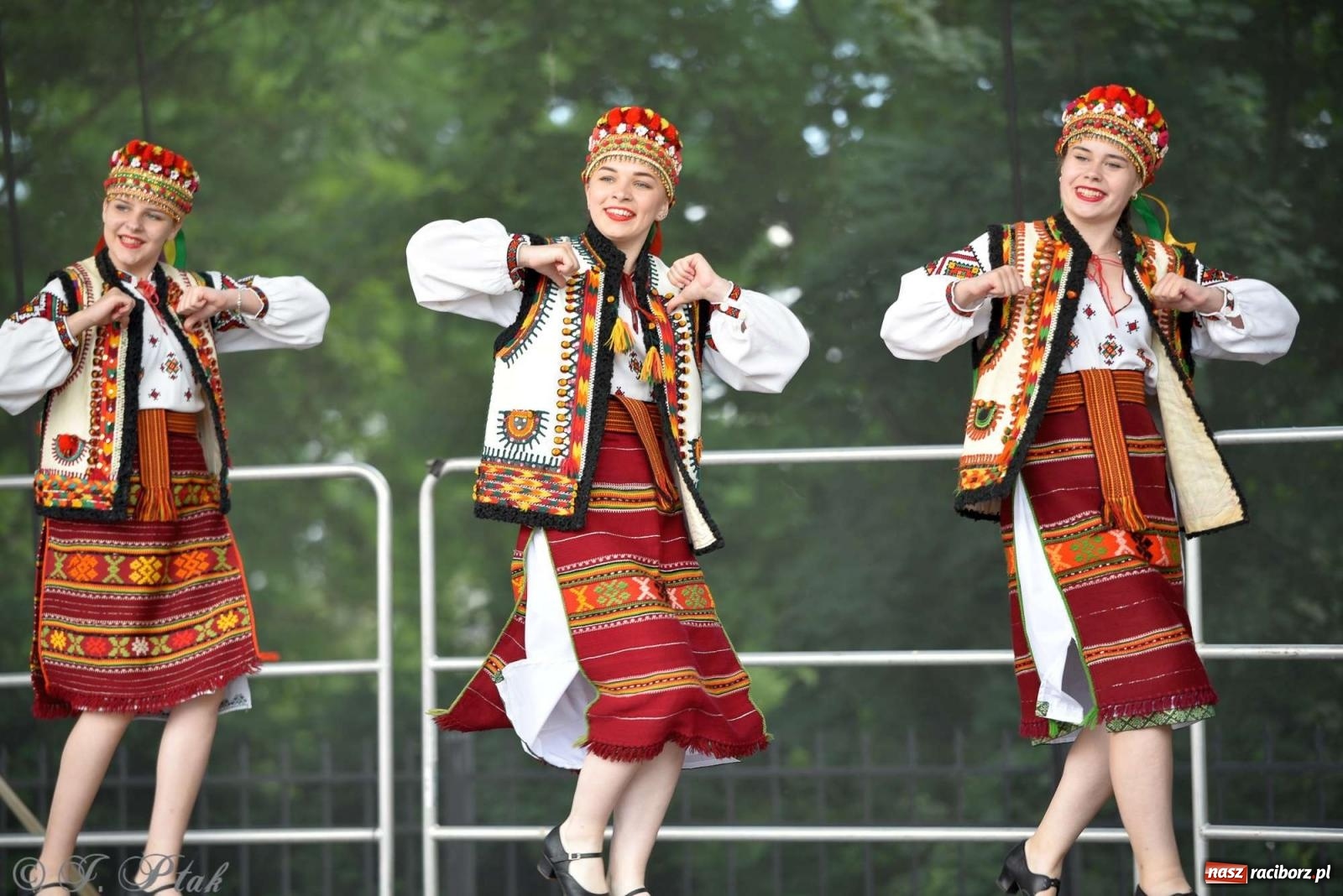 Zdjęcie w galerii na portalu naszraciborz.pl: Międzynarodowe święto folkloru na raciborskim zamku wiadomości z regionu