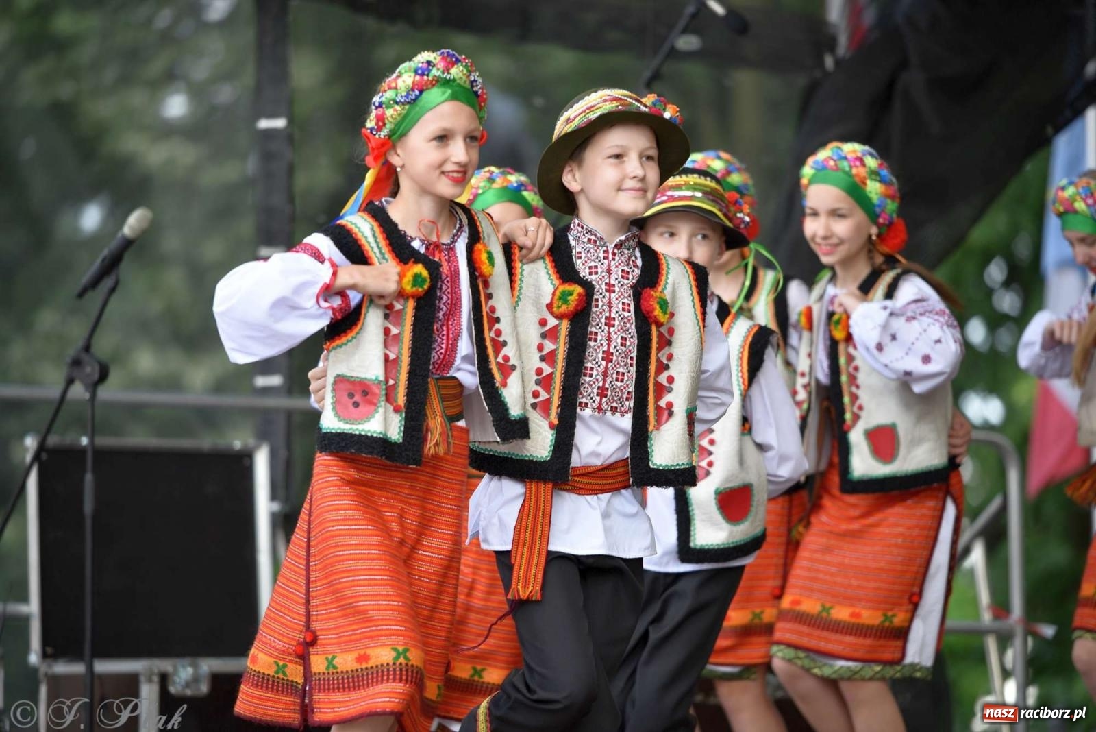 Zdjęcie w galerii na portalu naszraciborz.pl: Międzynarodowe święto folkloru na raciborskim zamku wiadomości z regionu