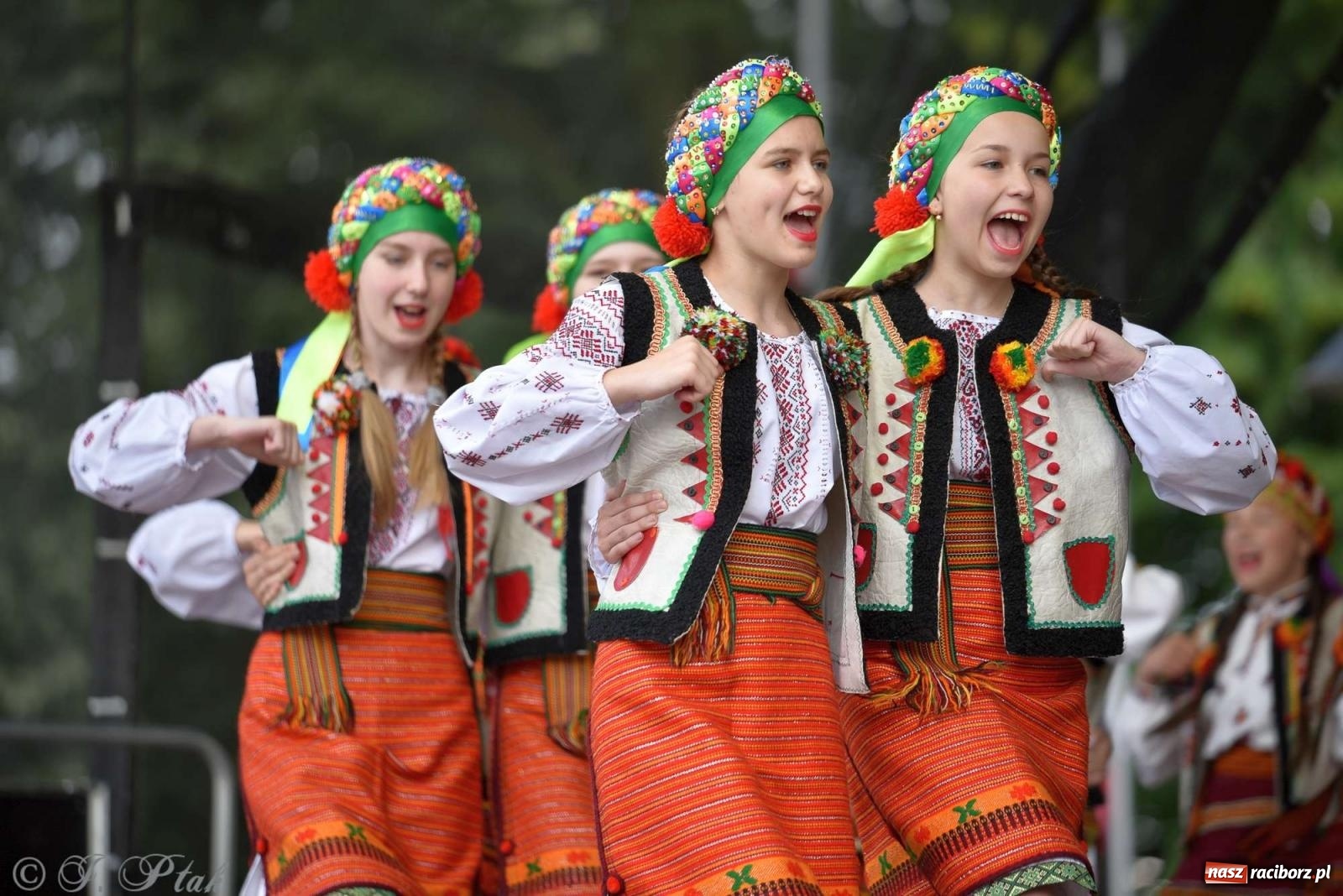 Zdjęcie w galerii na portalu naszraciborz.pl: Międzynarodowe święto folkloru na raciborskim zamku wiadomości z regionu