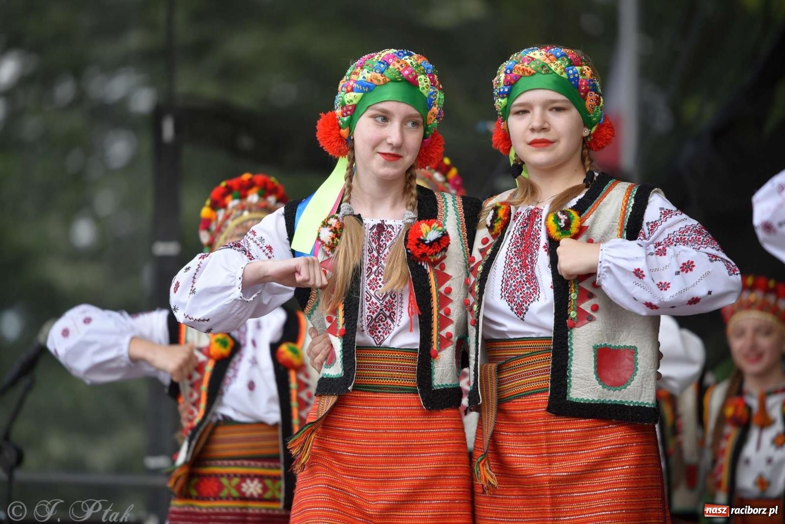 Zdjęcie w galerii na portalu naszraciborz.pl: Międzynarodowe święto folkloru na raciborskim zamku wiadomości z regionu