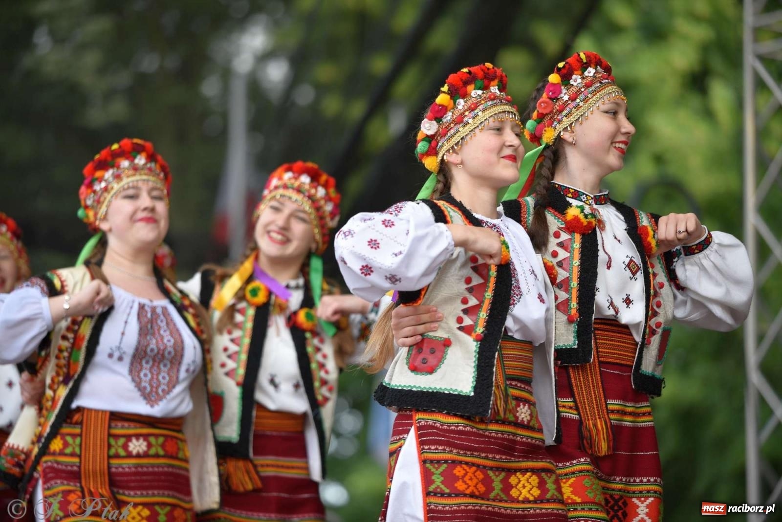 Zdjęcie w galerii na portalu naszraciborz.pl: Międzynarodowe święto folkloru na raciborskim zamku wiadomości z regionu