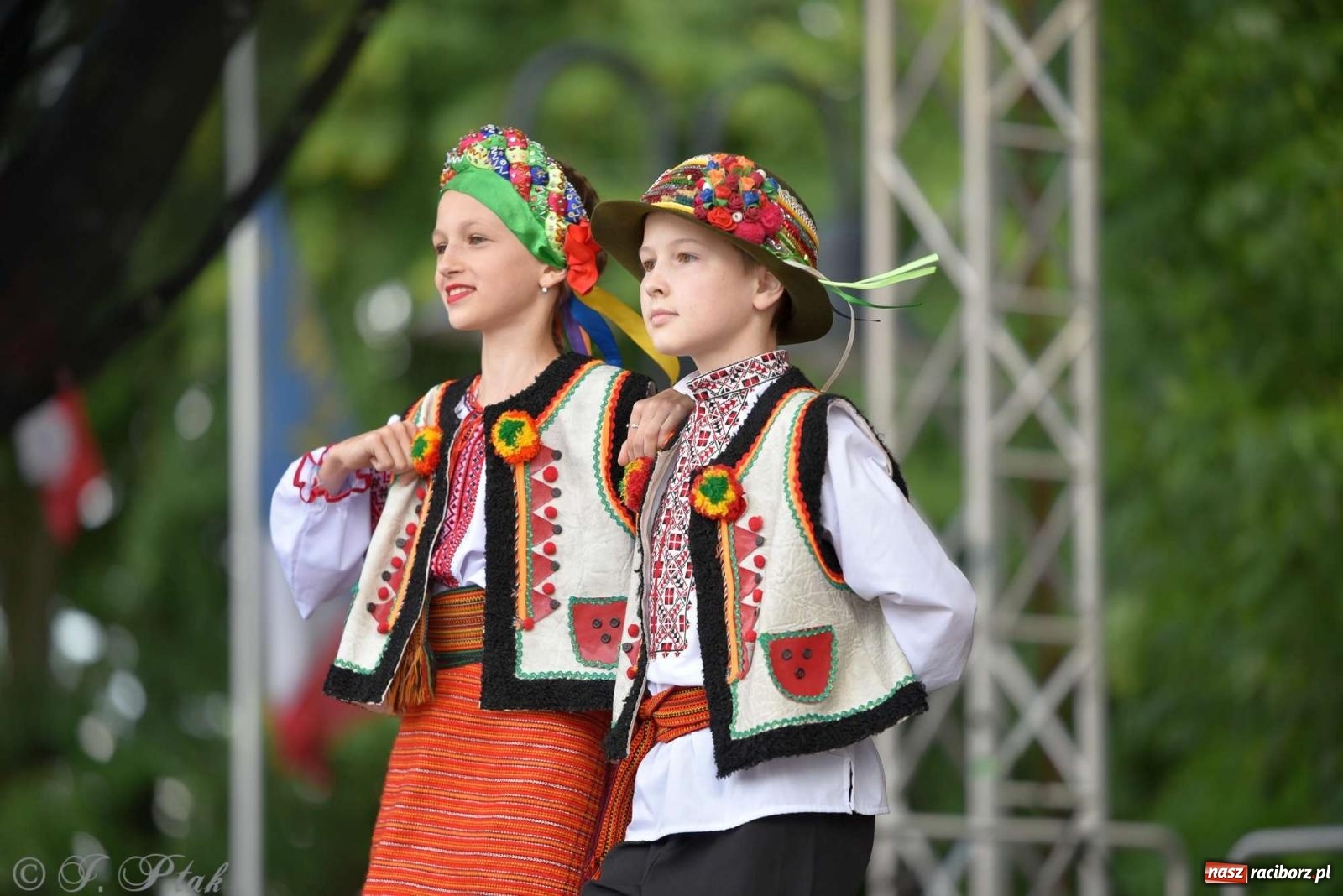 Zdjęcie w galerii na portalu naszraciborz.pl: Międzynarodowe święto folkloru na raciborskim zamku wiadomości z regionu