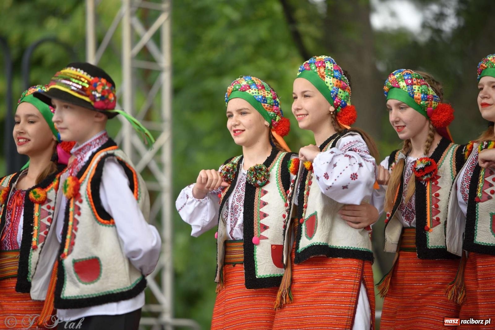 Zdjęcie w galerii na portalu naszraciborz.pl: Międzynarodowe święto folkloru na raciborskim zamku wiadomości z regionu