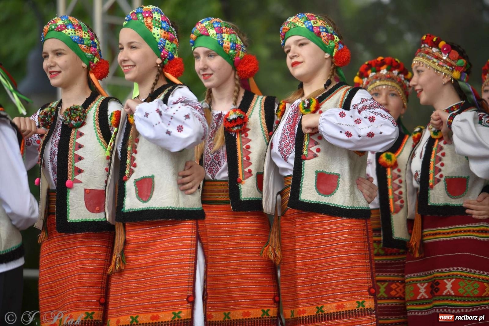 Zdjęcie w galerii na portalu naszraciborz.pl: Międzynarodowe święto folkloru na raciborskim zamku wiadomości z regionu
