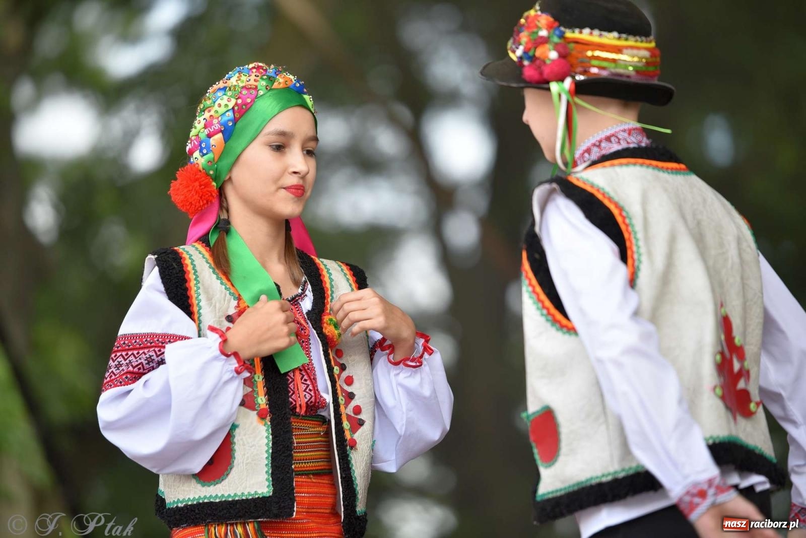 Zdjęcie w galerii na portalu naszraciborz.pl: Międzynarodowe święto folkloru na raciborskim zamku wiadomości z regionu