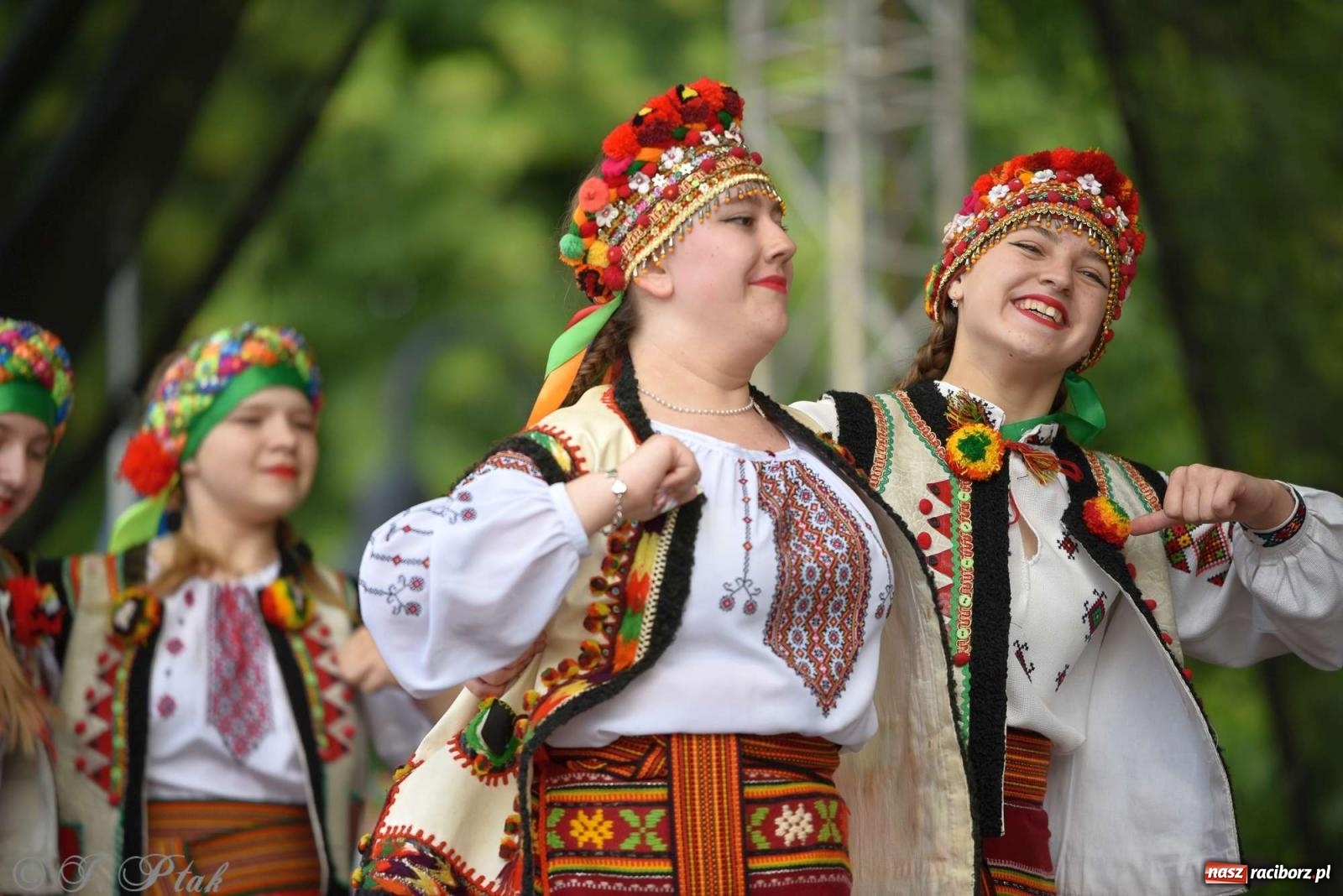 Zdjęcie w galerii na portalu naszraciborz.pl: Międzynarodowe święto folkloru na raciborskim zamku wiadomości z regionu