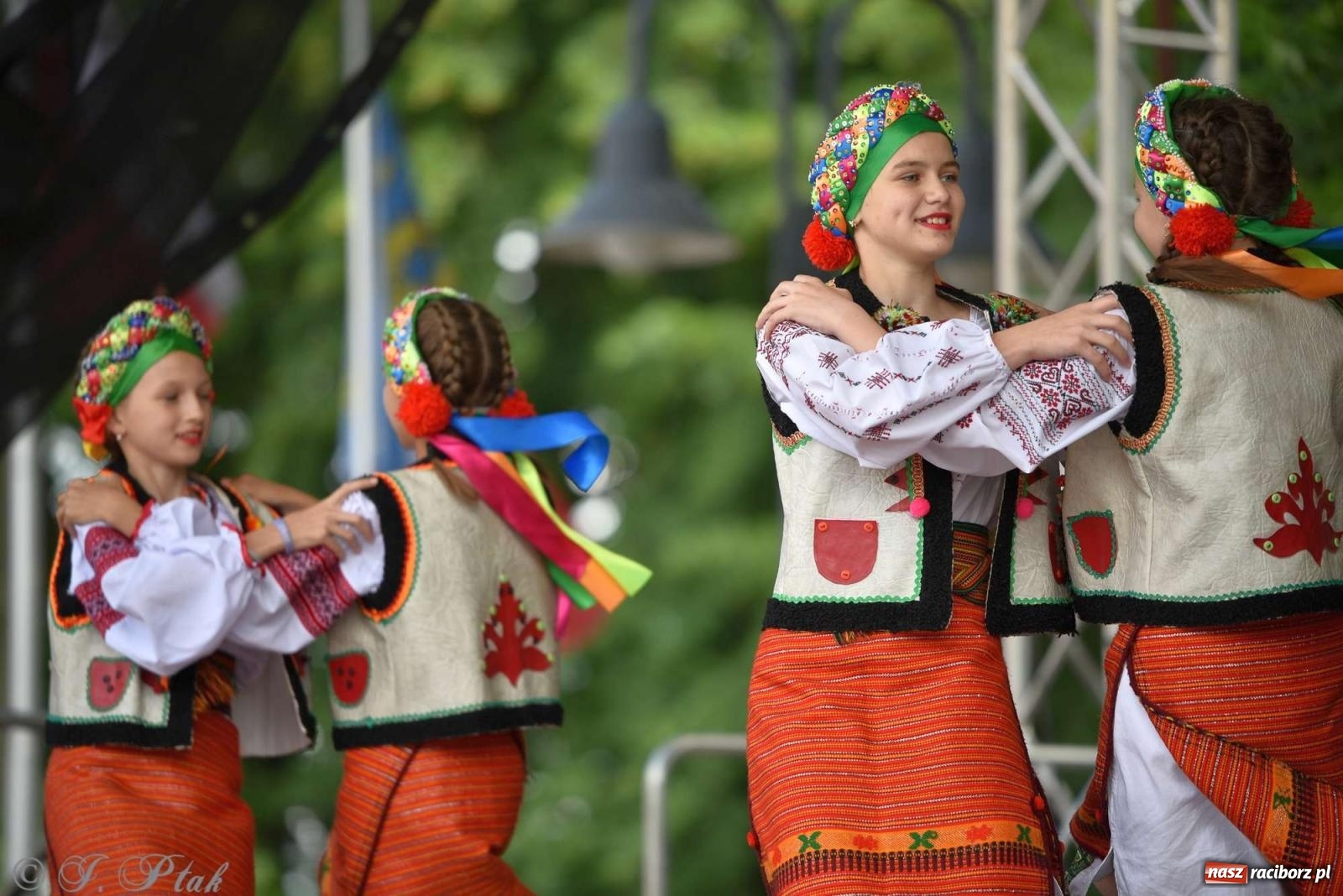 Zdjęcie w galerii na portalu naszraciborz.pl: Międzynarodowe święto folkloru na raciborskim zamku wiadomości z regionu