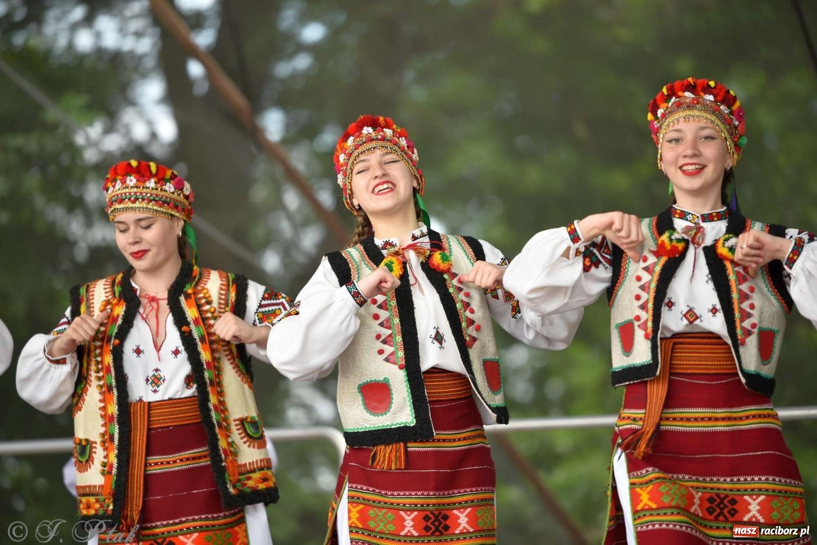 Zdjęcie w galerii na portalu naszraciborz.pl: Międzynarodowe święto folkloru na raciborskim zamku wiadomości z regionu