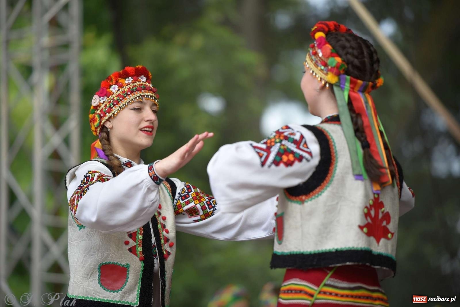 Zdjęcie w galerii na portalu naszraciborz.pl: Międzynarodowe święto folkloru na raciborskim zamku wiadomości z regionu