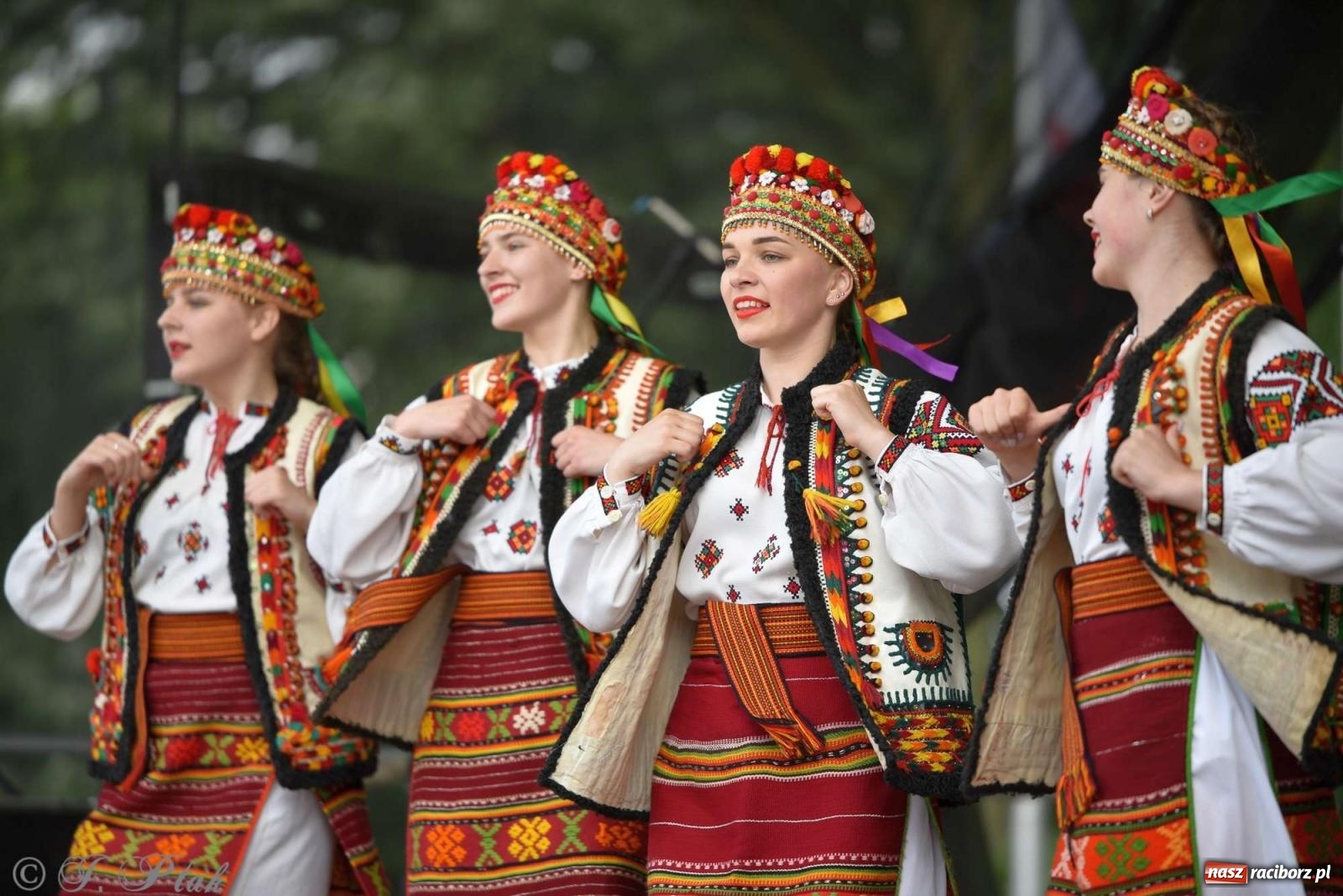 Zdjęcie w galerii na portalu naszraciborz.pl: Międzynarodowe święto folkloru na raciborskim zamku wiadomości z regionu
