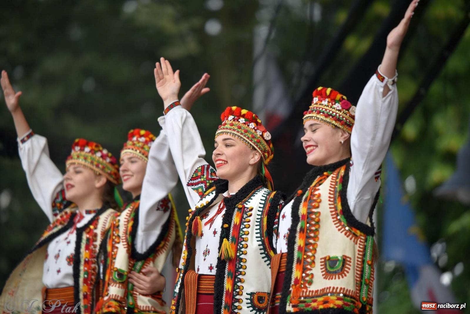 Zdjęcie w galerii na portalu naszraciborz.pl: Międzynarodowe święto folkloru na raciborskim zamku wiadomości z regionu
