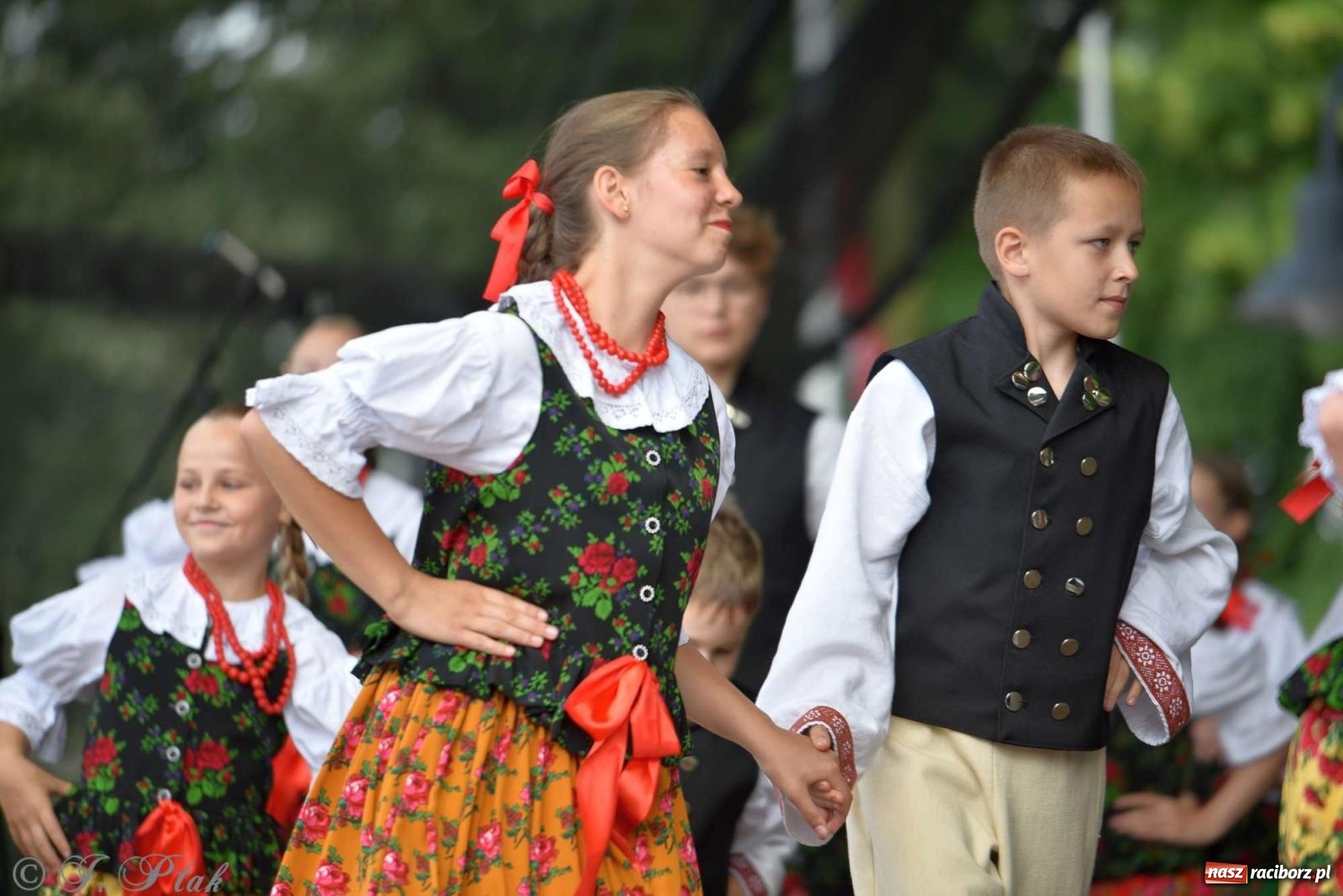 Zdjęcie w galerii na portalu naszraciborz.pl: Międzynarodowe święto folkloru na raciborskim zamku wiadomości z regionu