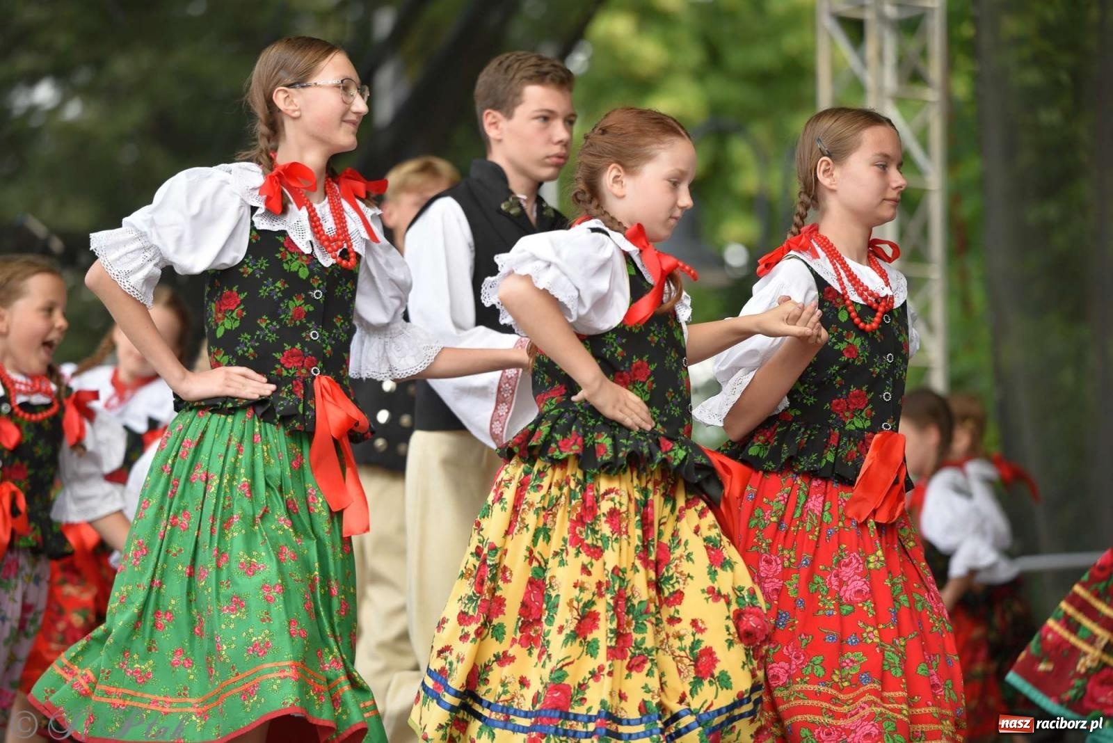 Zdjęcie w galerii na portalu naszraciborz.pl: Międzynarodowe święto folkloru na raciborskim zamku wiadomości z regionu
