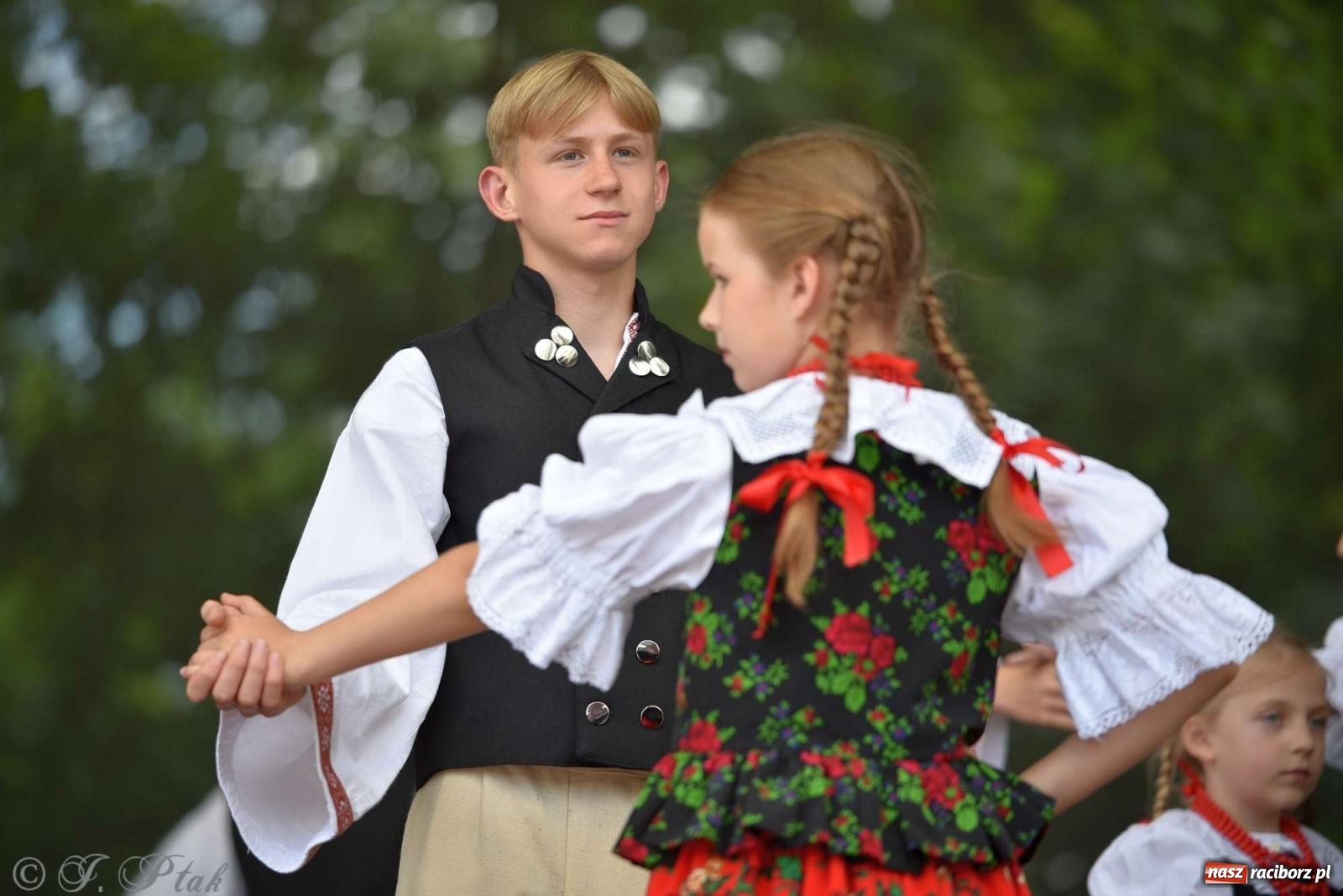 Zdjęcie w galerii na portalu naszraciborz.pl: Międzynarodowe święto folkloru na raciborskim zamku wiadomości z regionu