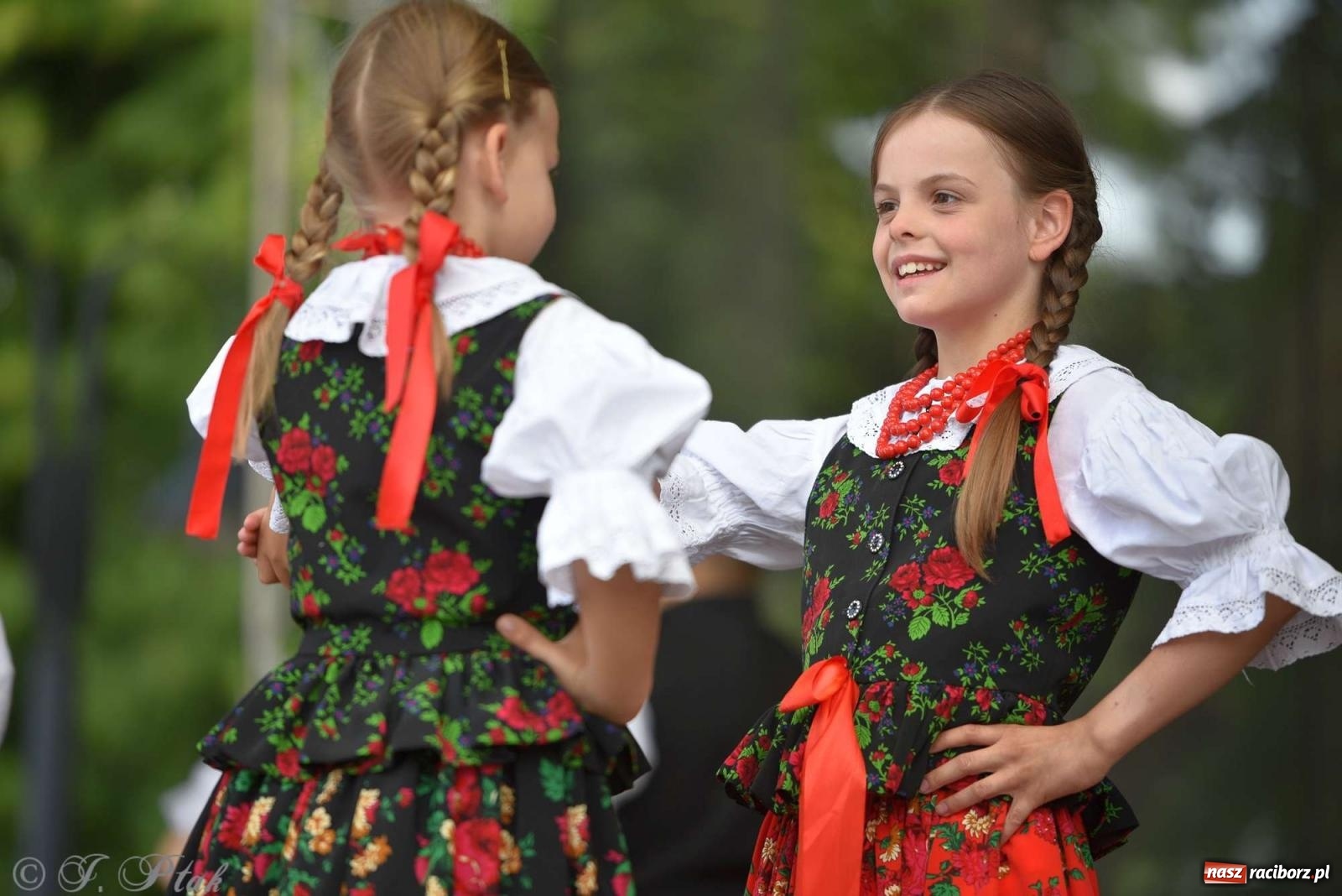 Zdjęcie w galerii na portalu naszraciborz.pl: Międzynarodowe święto folkloru na raciborskim zamku wiadomości z regionu