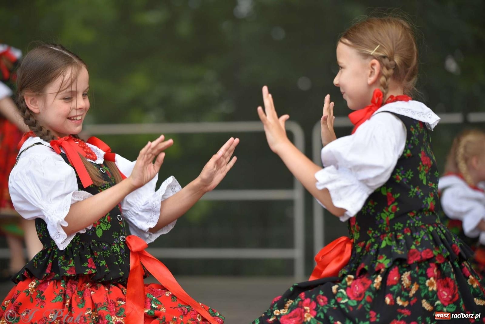 Zdjęcie w galerii na portalu naszraciborz.pl: Międzynarodowe święto folkloru na raciborskim zamku wiadomości z regionu