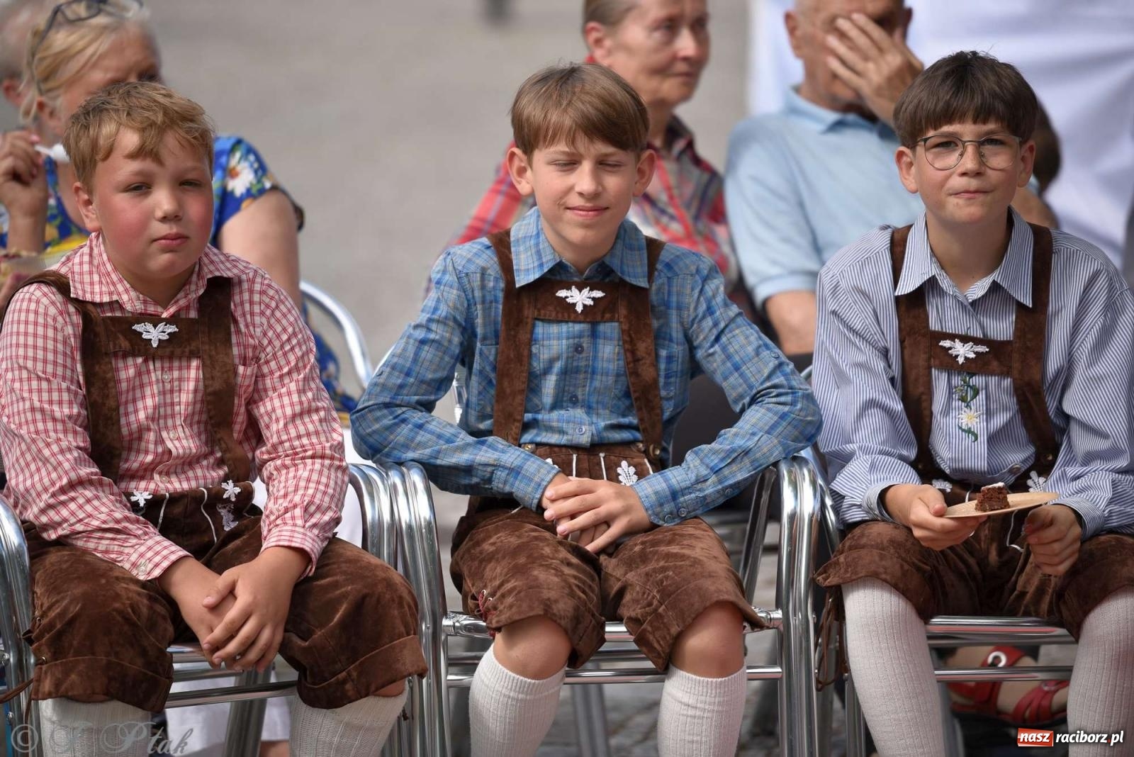 Zdjęcie w galerii na portalu naszraciborz.pl: Międzynarodowe święto folkloru na raciborskim zamku wiadomości z regionu