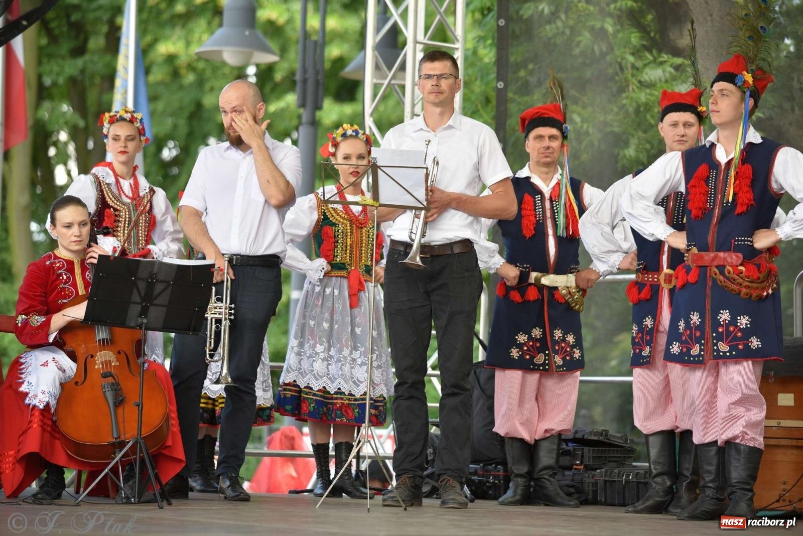 Zdjęcie w galerii na portalu naszraciborz.pl: Międzynarodowe święto folkloru na raciborskim zamku wiadomości z regionu
