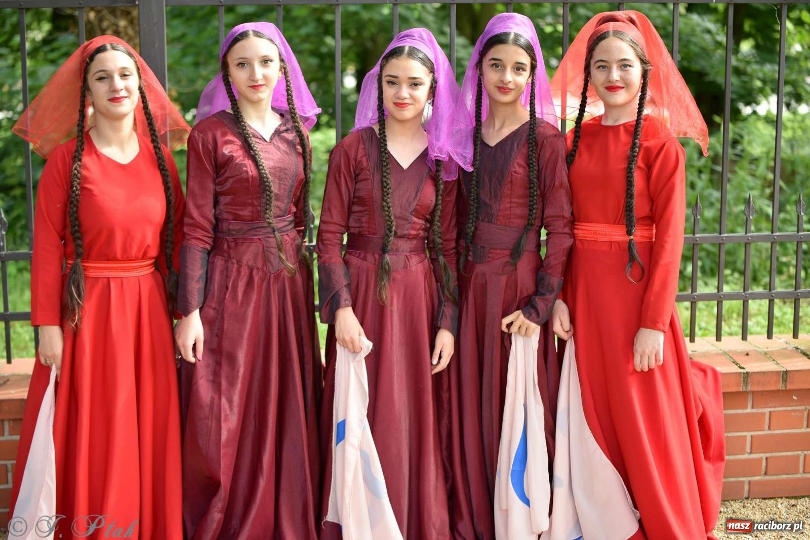 Zdjęcie w galerii na portalu naszraciborz.pl: Międzynarodowe święto folkloru na raciborskim zamku wiadomości z regionu