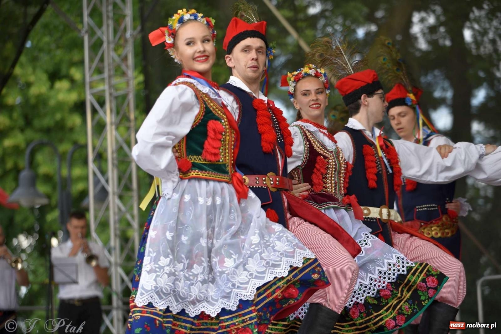 Zdjęcie w galerii na portalu naszraciborz.pl: Międzynarodowe święto folkloru na raciborskim zamku wiadomości z regionu