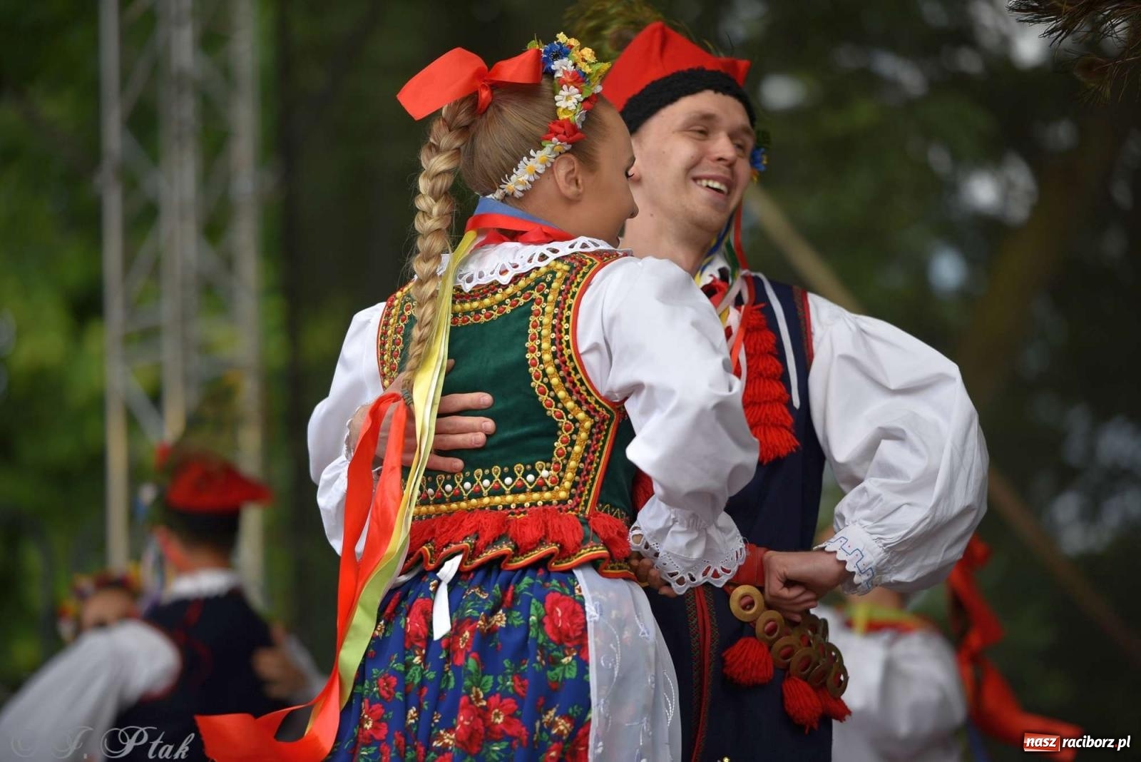 Zdjęcie w galerii na portalu naszraciborz.pl: Międzynarodowe święto folkloru na raciborskim zamku wiadomości z regionu