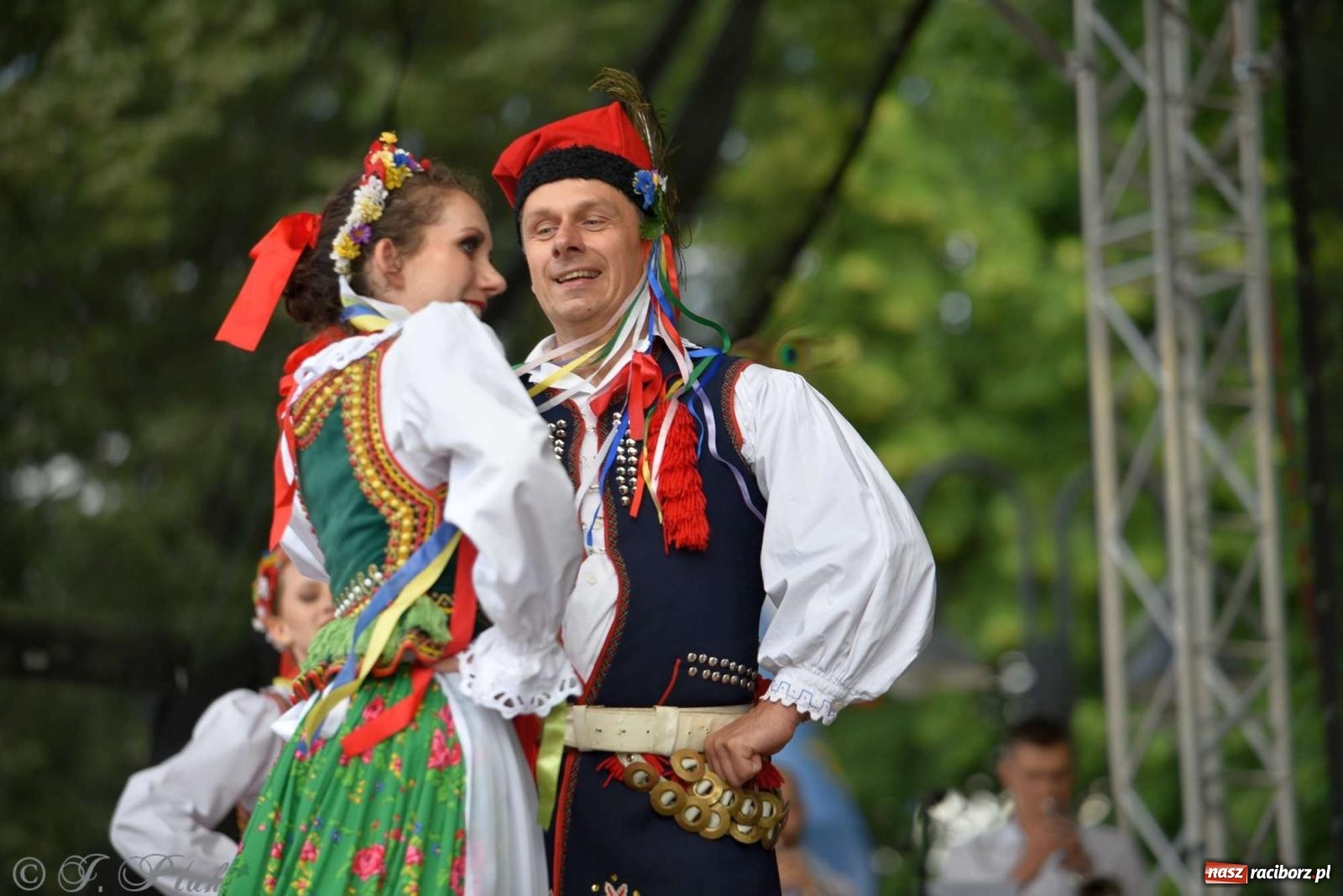 Zdjęcie w galerii na portalu naszraciborz.pl: Międzynarodowe święto folkloru na raciborskim zamku wiadomości z regionu