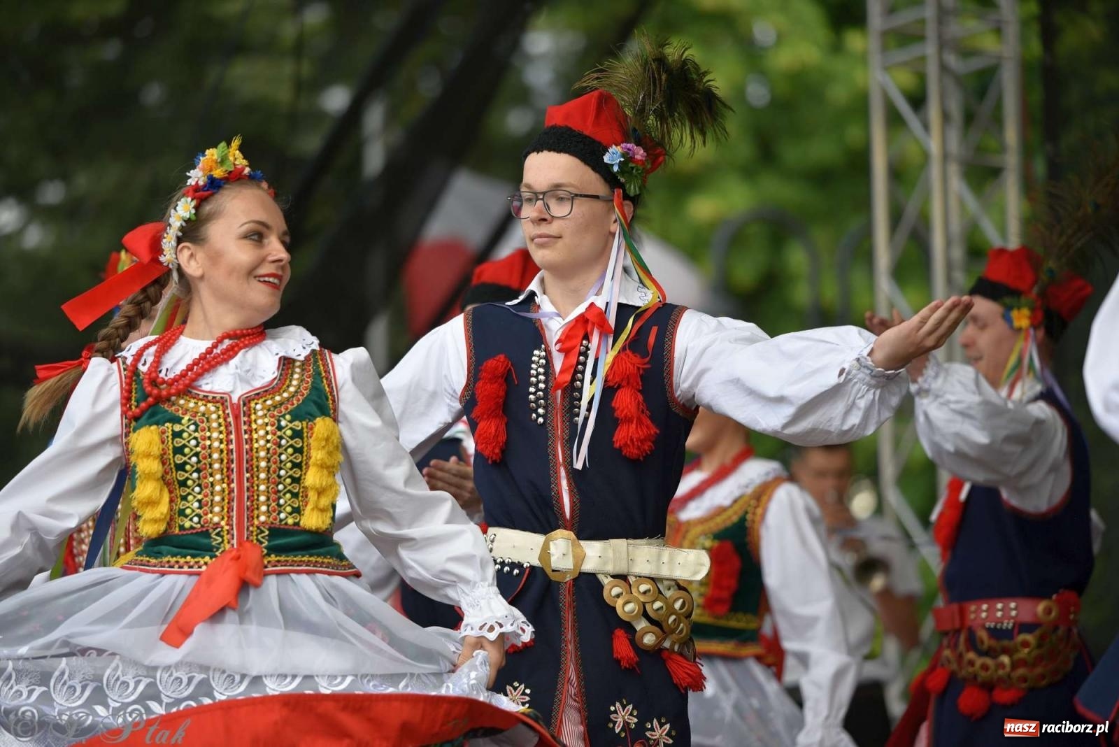 Zdjęcie w galerii na portalu naszraciborz.pl: Międzynarodowe święto folkloru na raciborskim zamku wiadomości z regionu